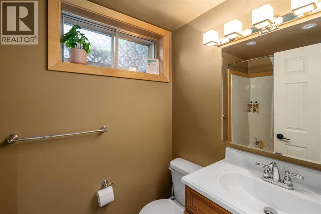 304 Blackthorn Road NW - 19