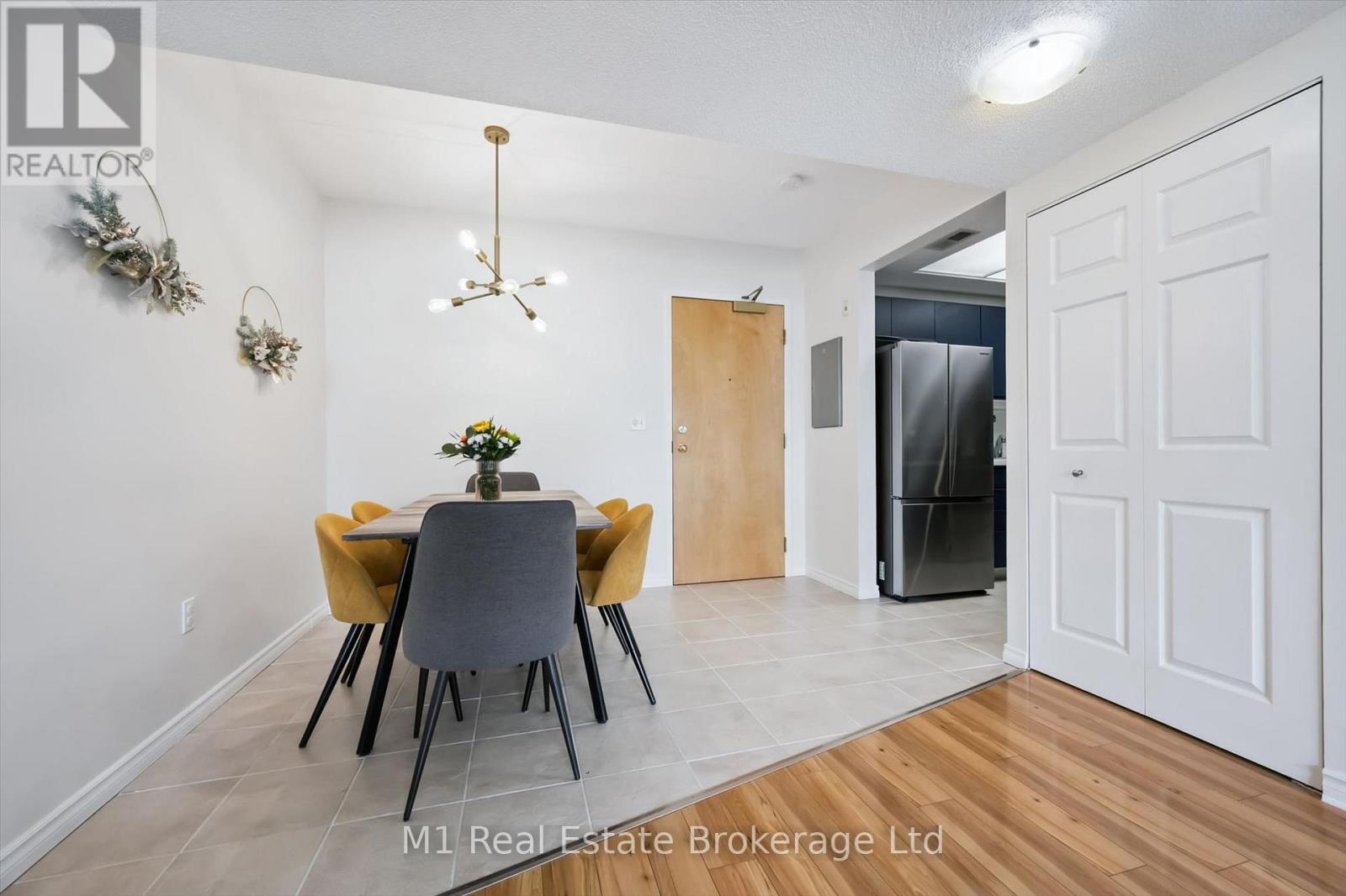 #208 105 BAGOT STREET - 18