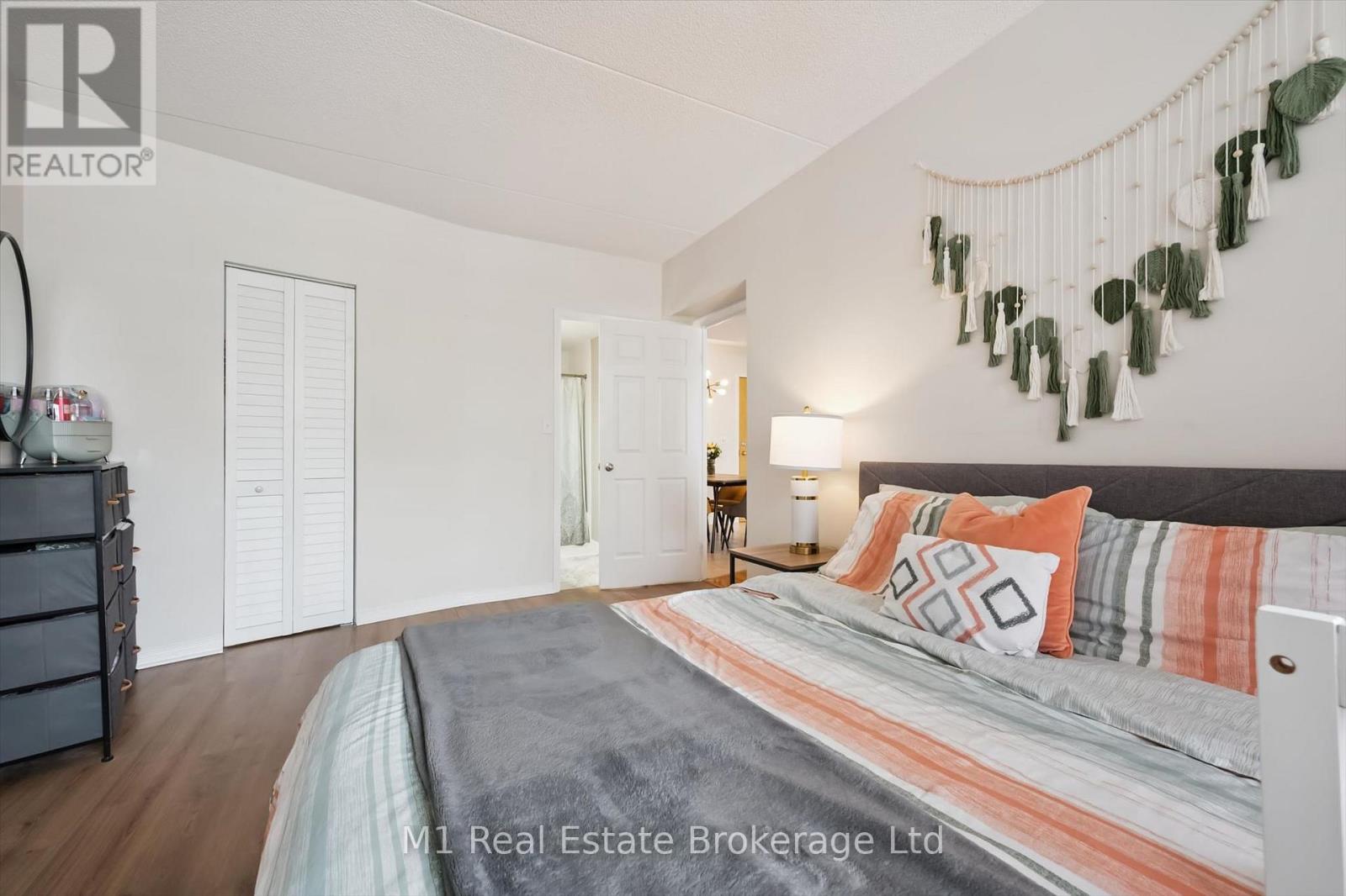 #208 105 BAGOT STREET - 25