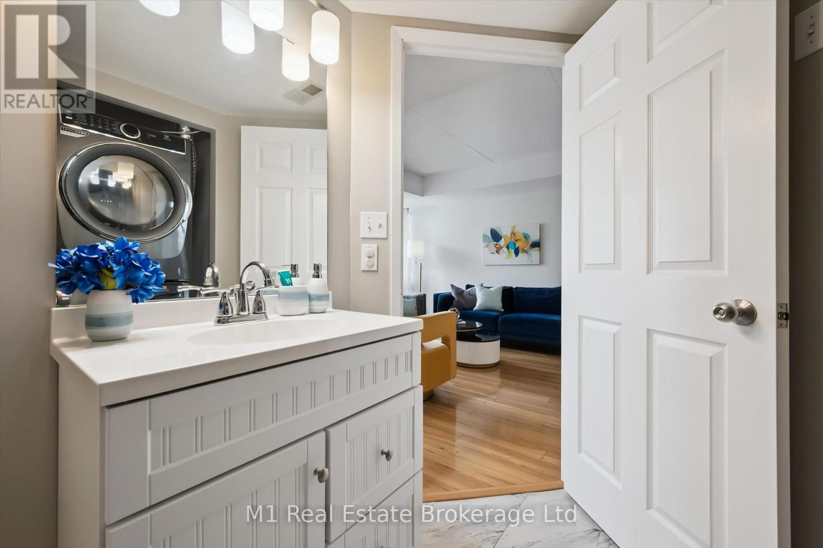 #208 105 BAGOT STREET - 29