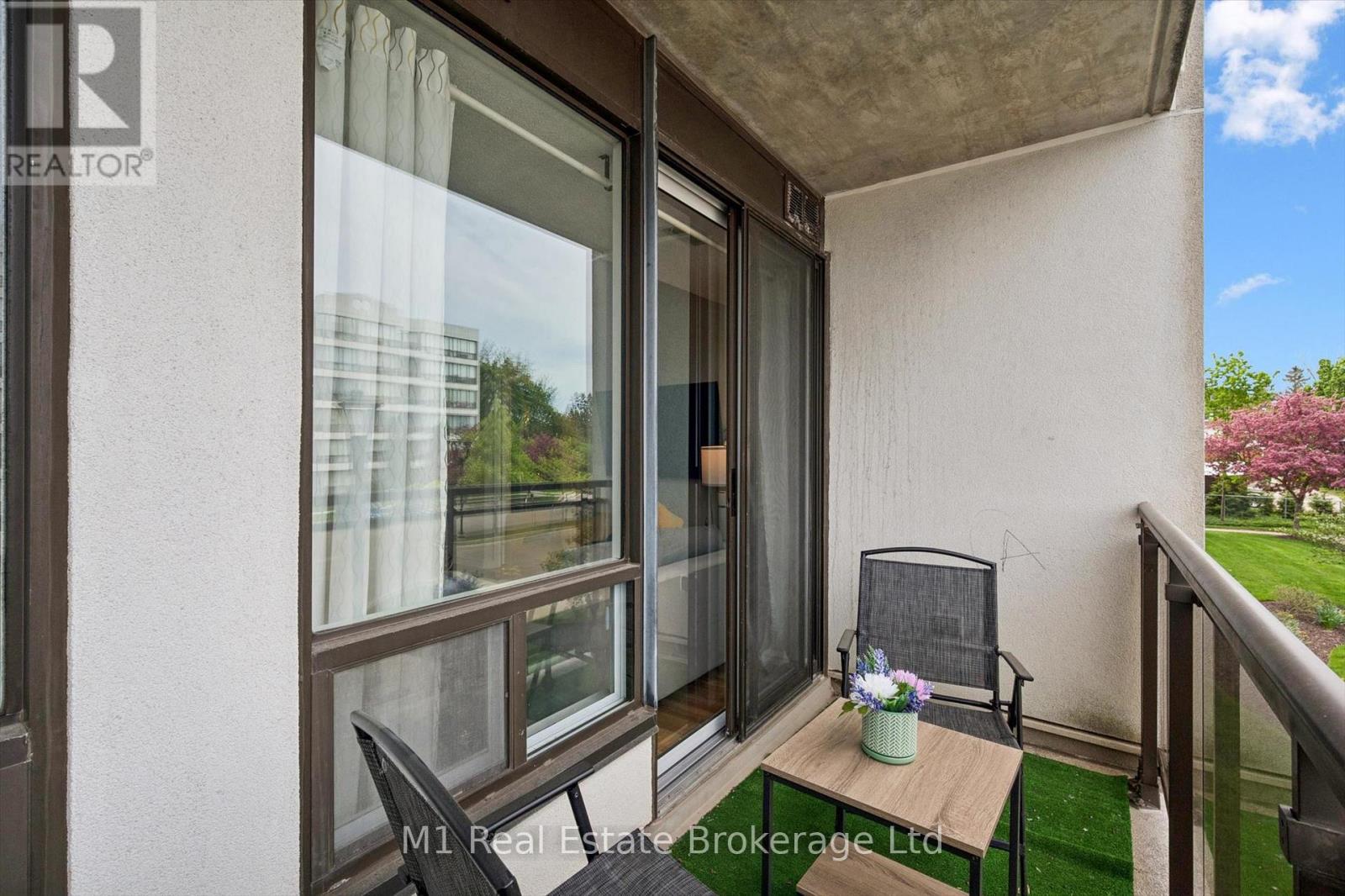 #208 105 BAGOT STREET - 32