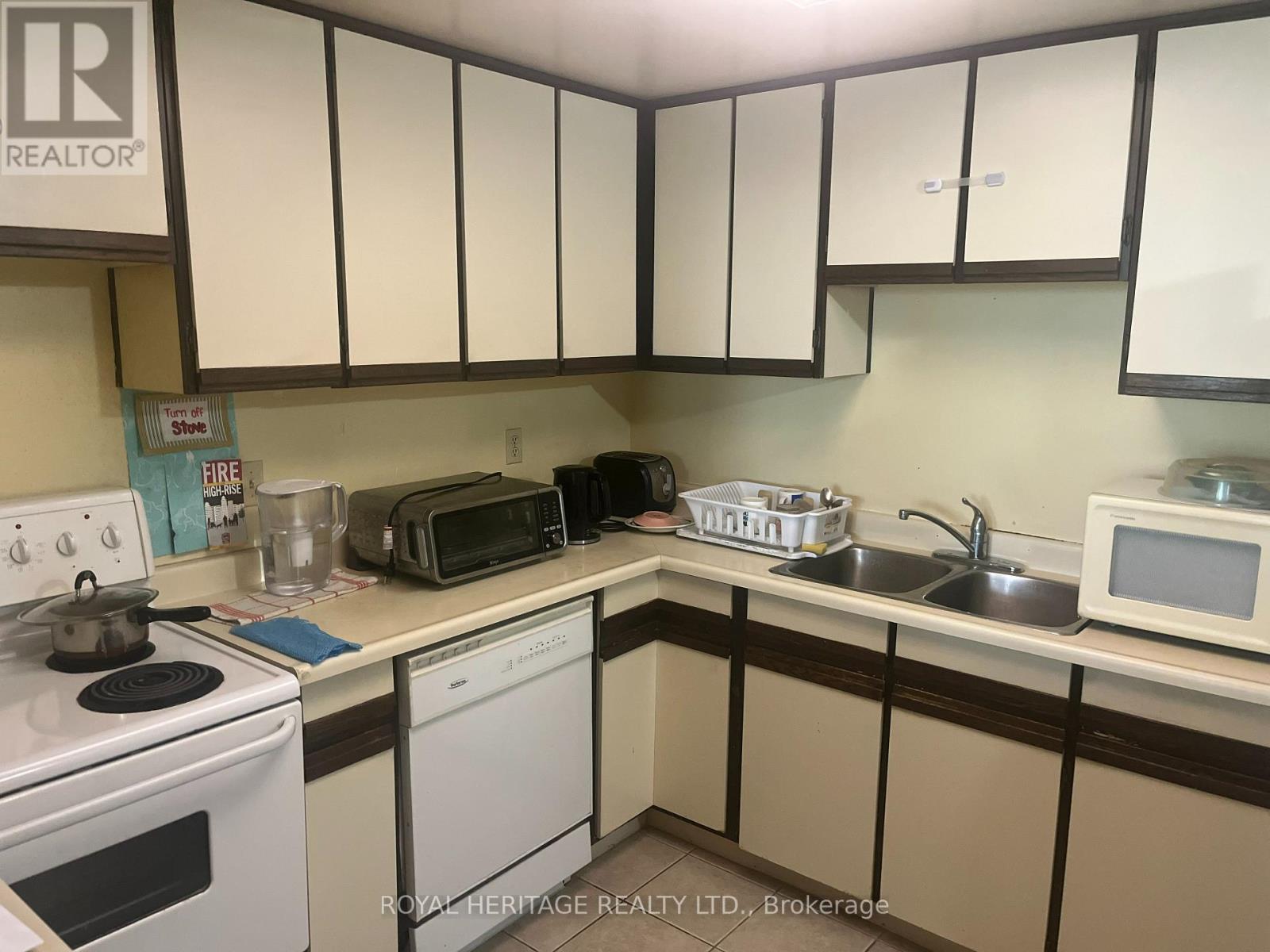 #617 20 DEAN PARK ROAD - 14