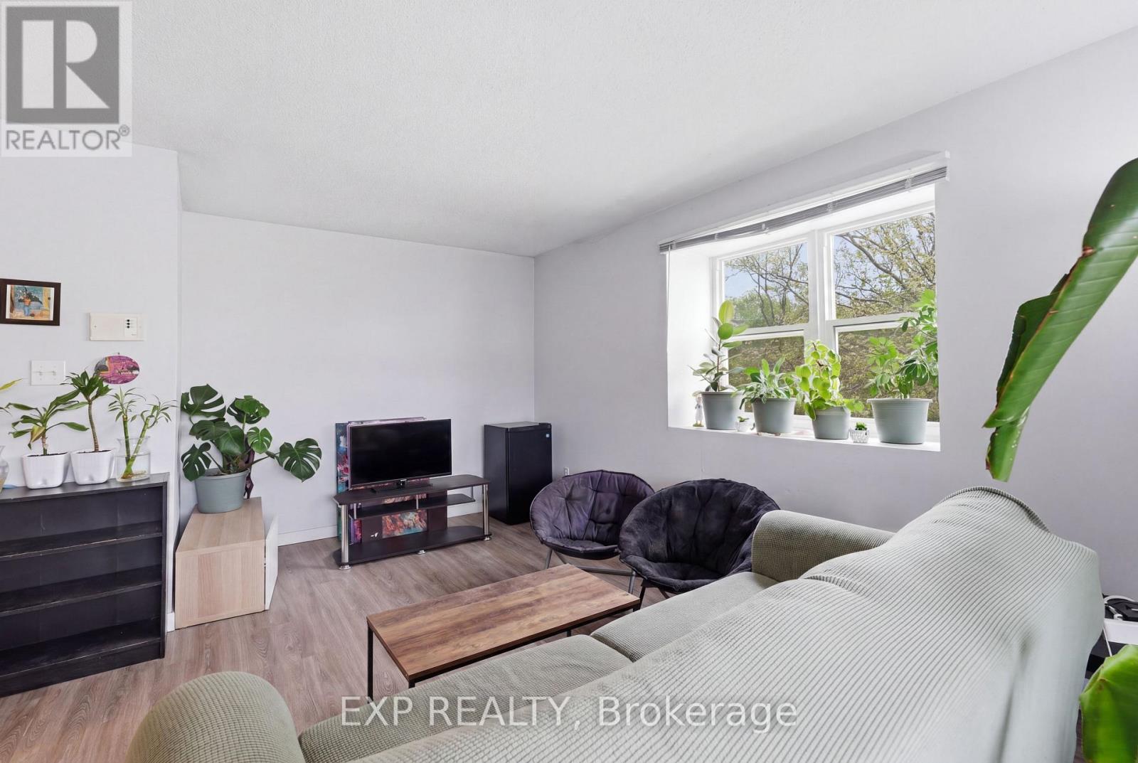 #3 91 WESTMOUNT ROAD N - 13