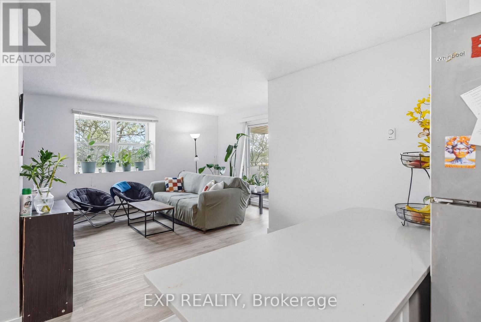 #3 91 WESTMOUNT ROAD N - 12