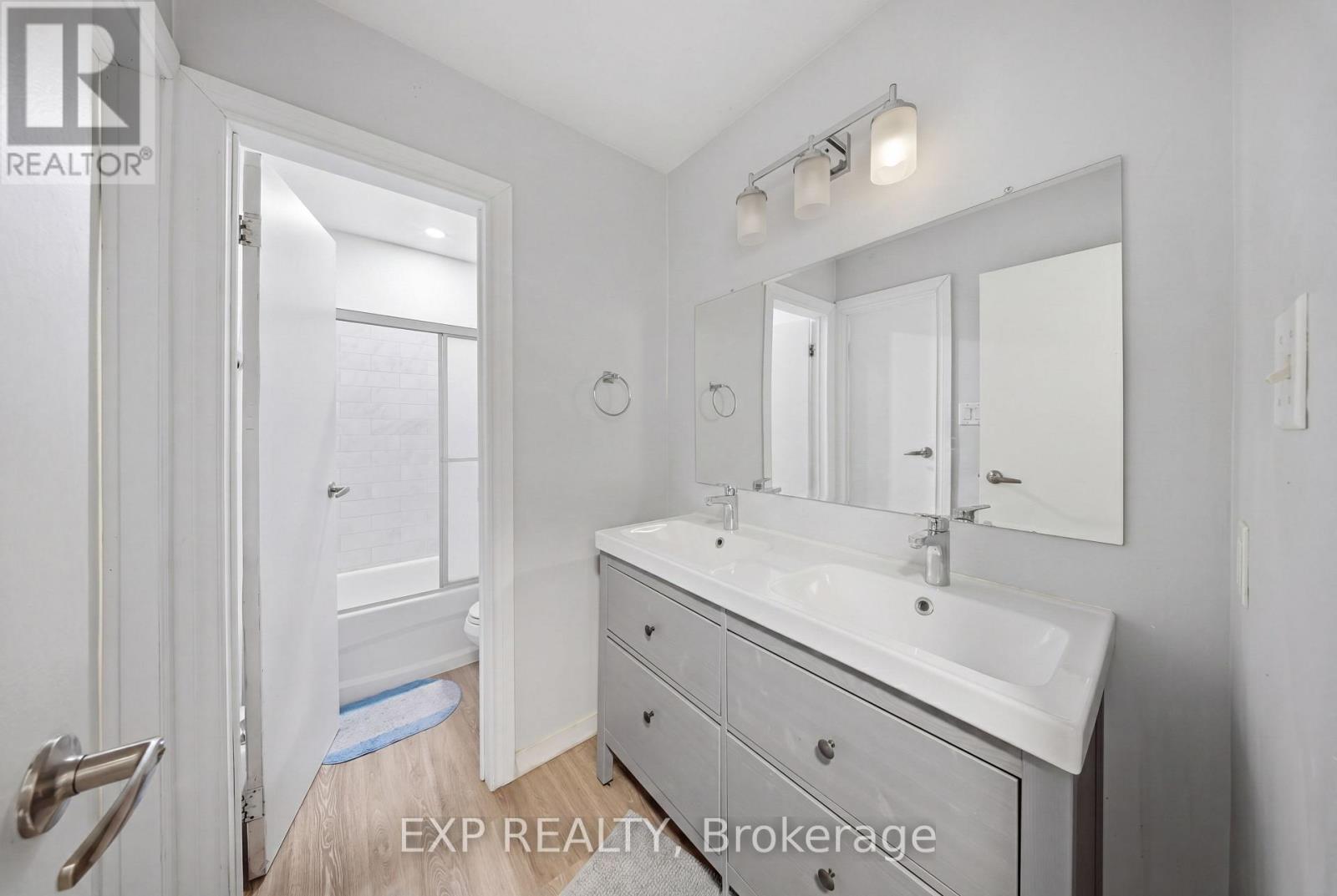 #3 91 WESTMOUNT ROAD N - 17