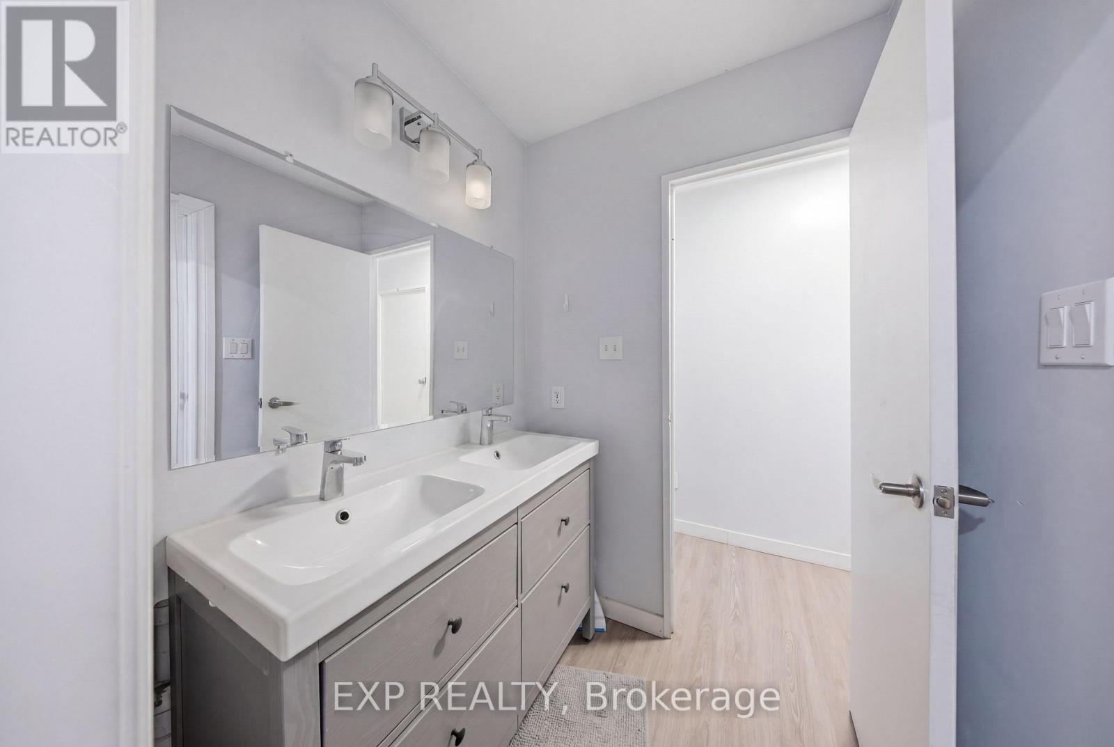 #3 91 WESTMOUNT ROAD N - 19
