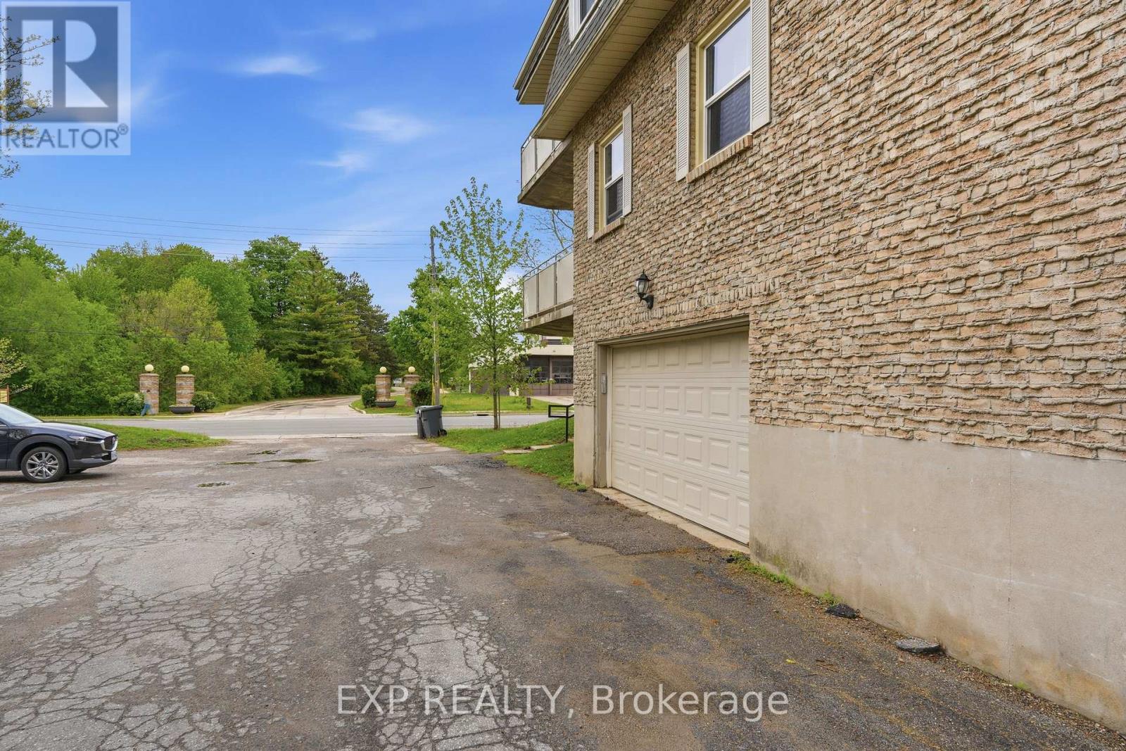 #3 91 WESTMOUNT ROAD N - 3