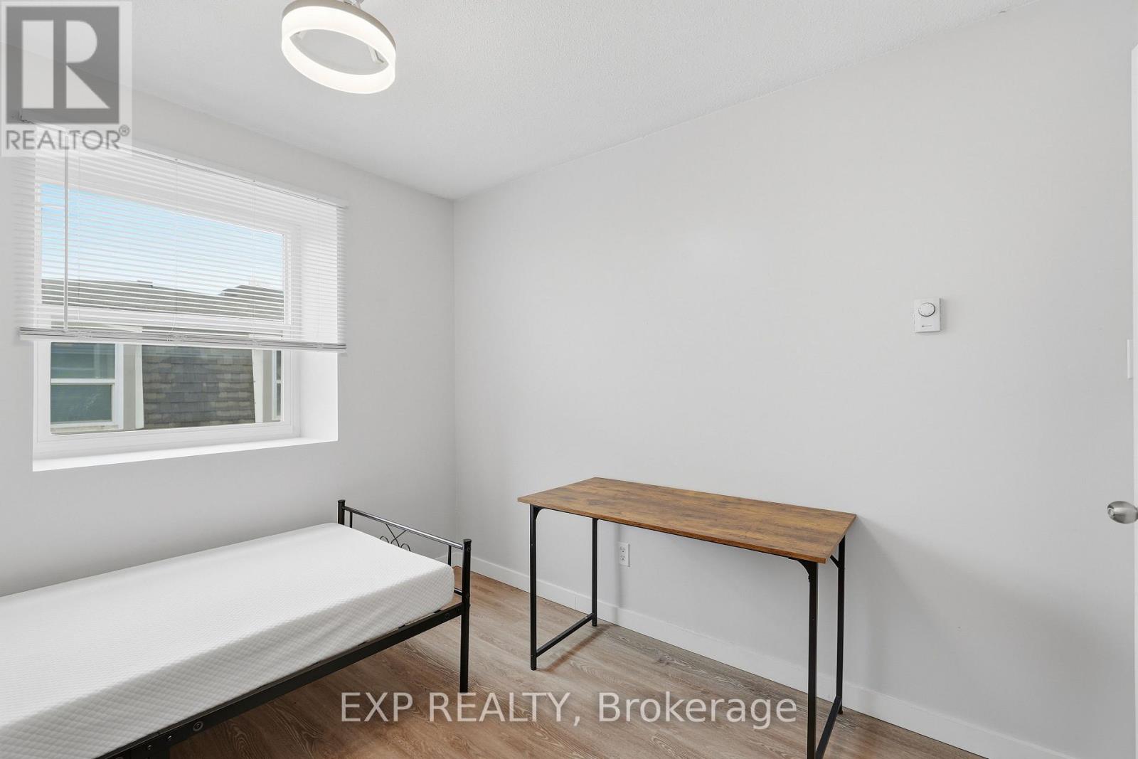 #3 91 WESTMOUNT ROAD N - 22