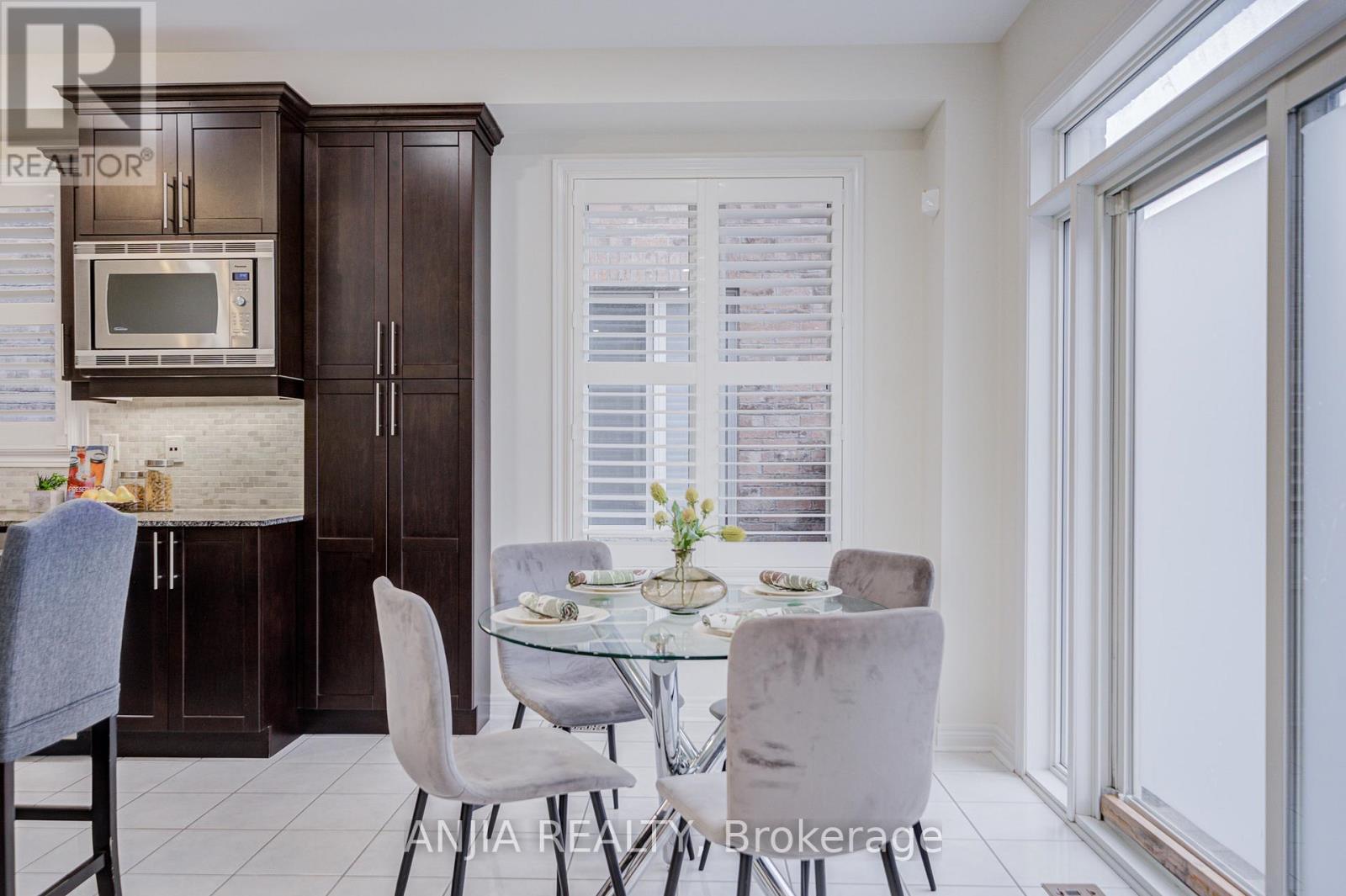 186 ASCALON DRIVE - 14