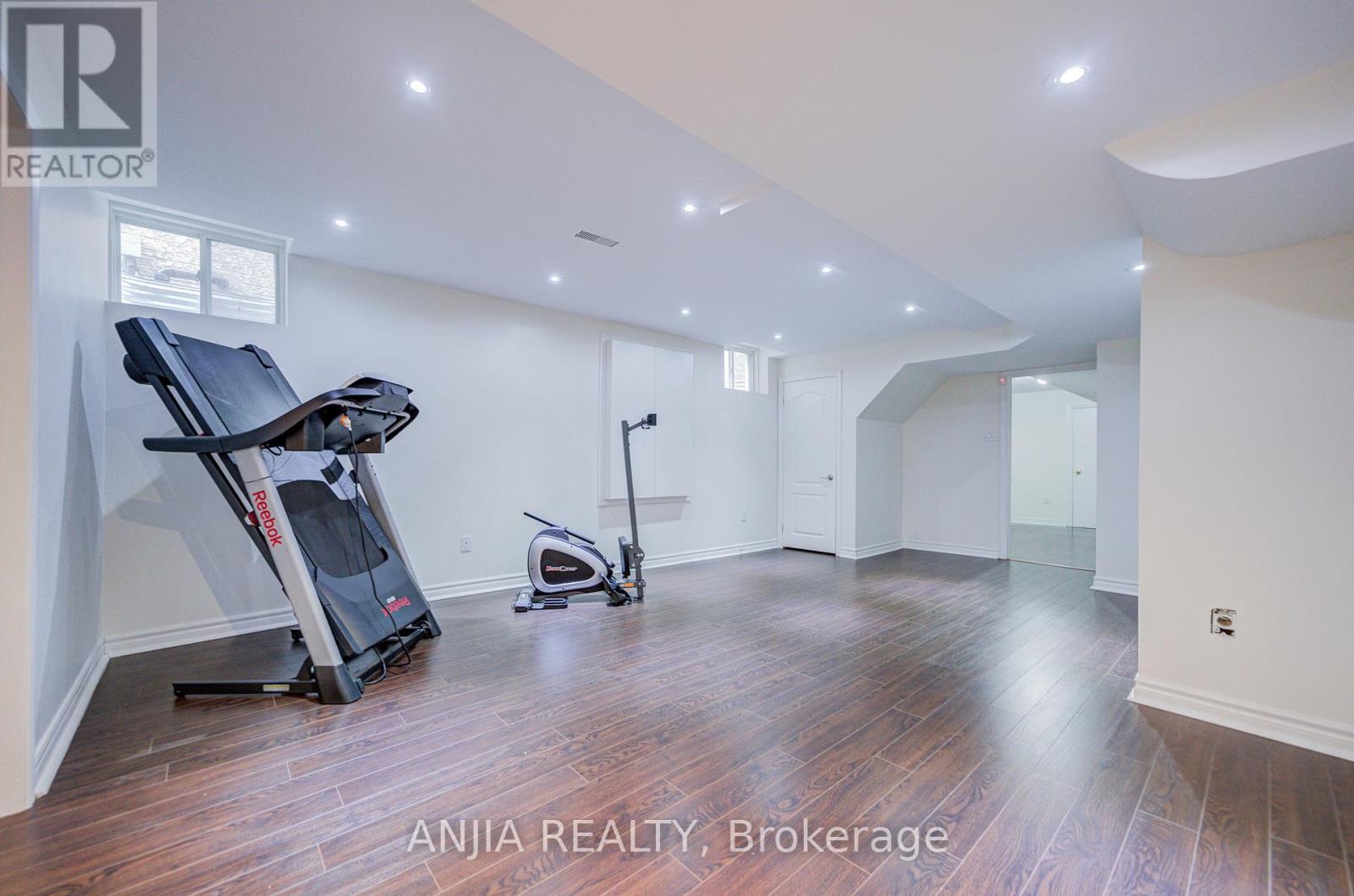186 ASCALON DRIVE - 39