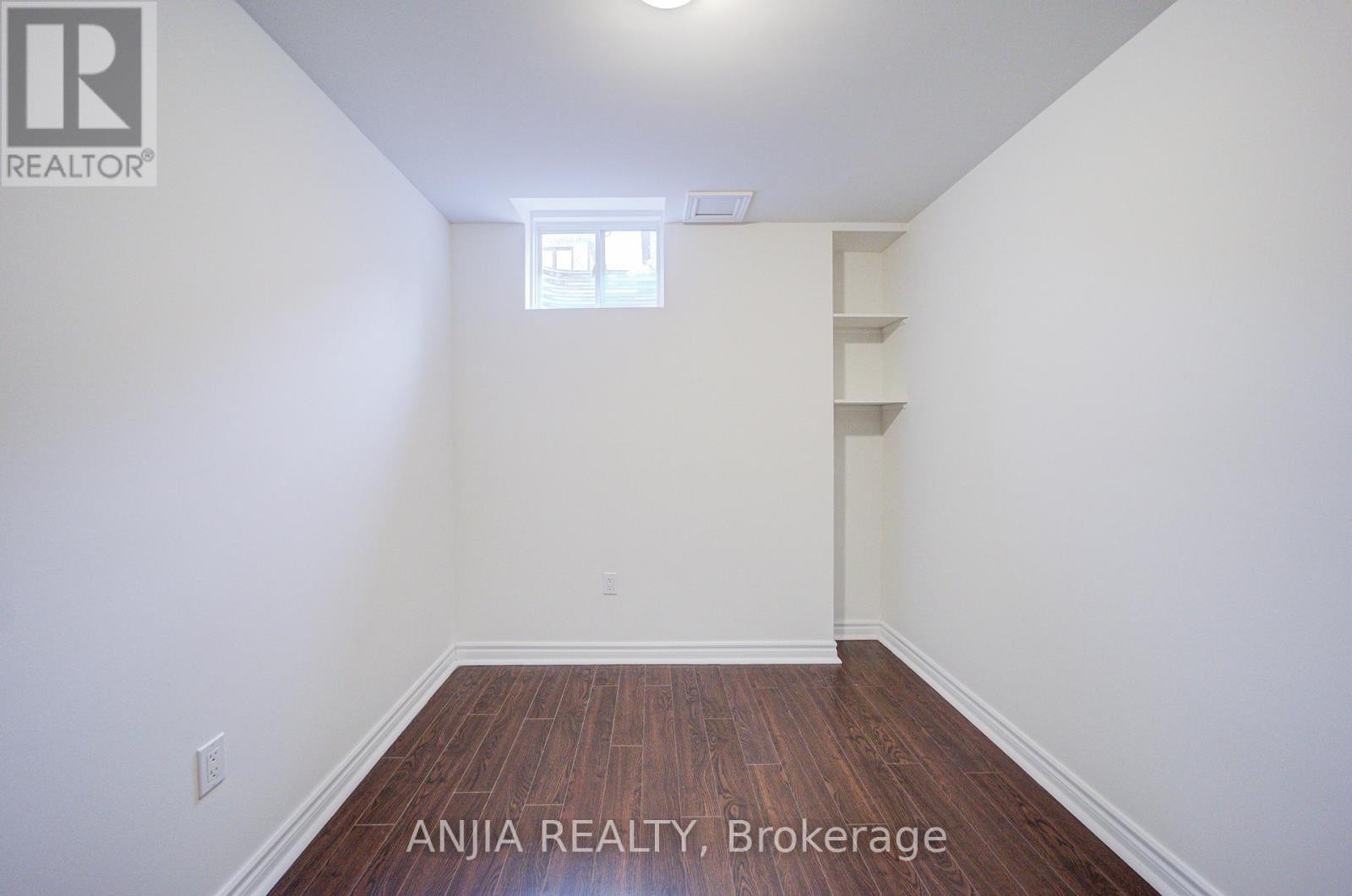186 ASCALON DRIVE - 44