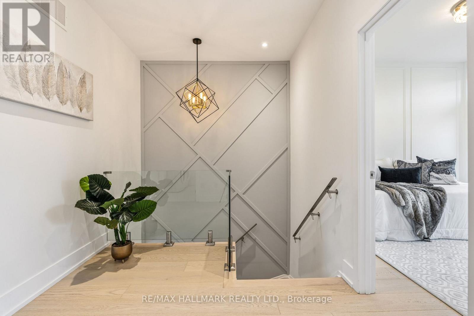 46 CRESTRIDGE DRIVE - 34