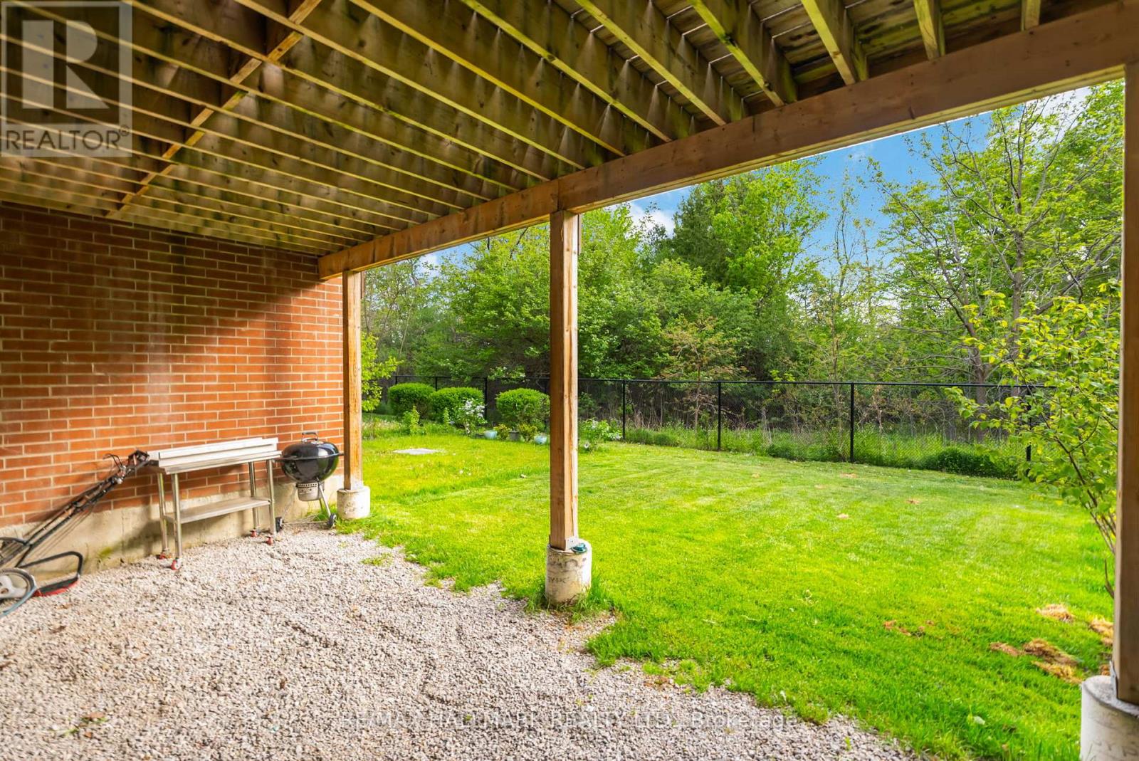 46 CRESTRIDGE DRIVE - 40
