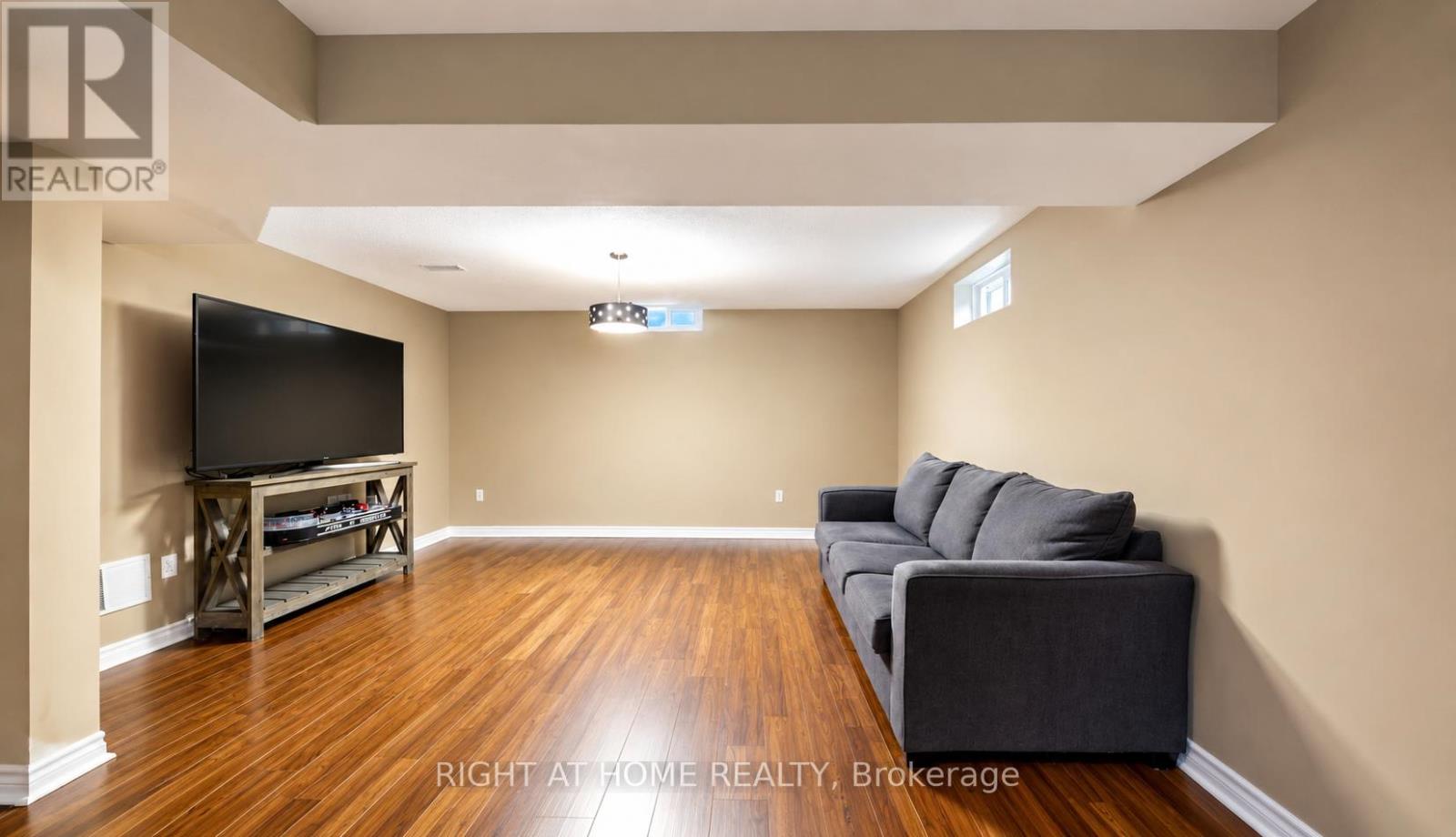 6 COMPTON CRESCENT - 33