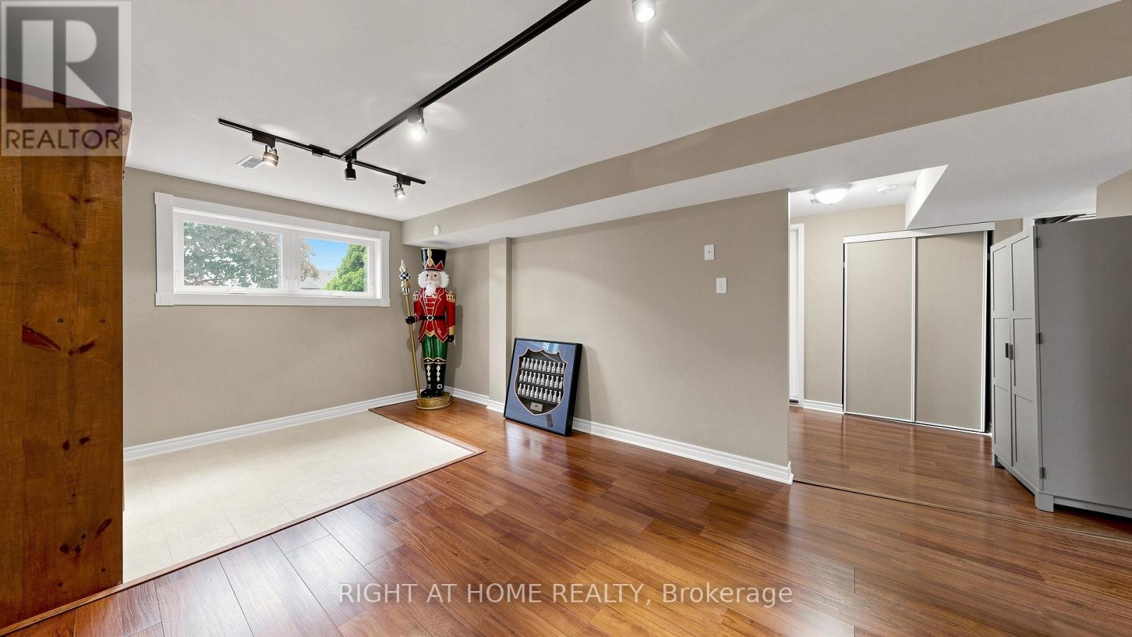 6 COMPTON CRESCENT - 35