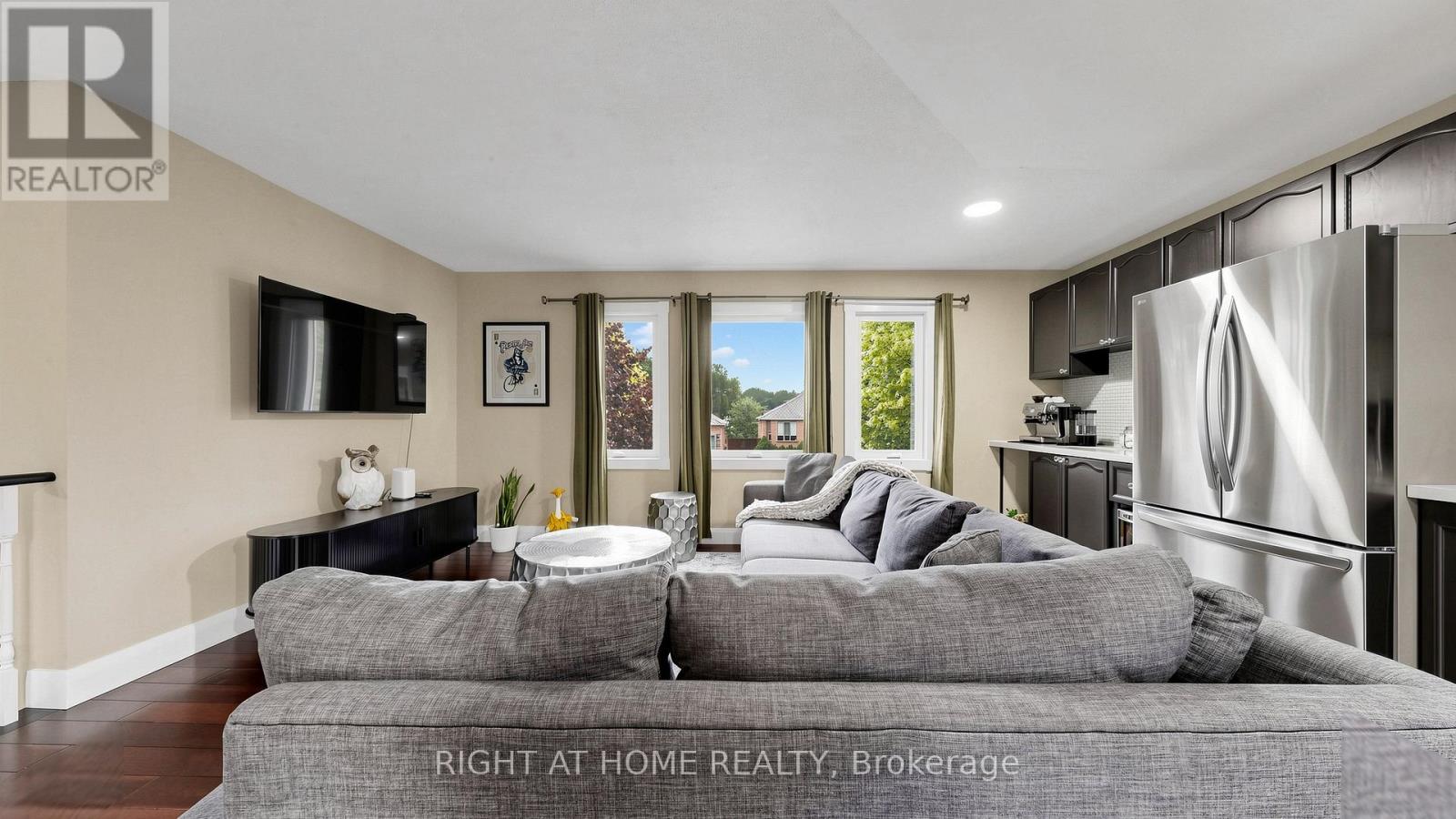 6 COMPTON CRESCENT - 6