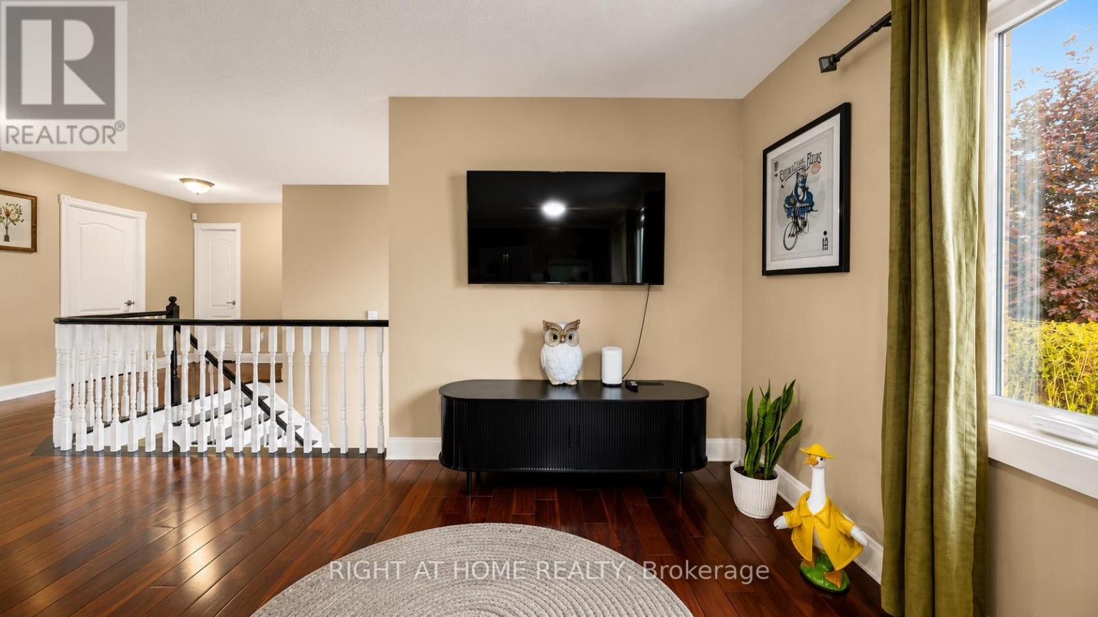6 COMPTON CRESCENT - 7