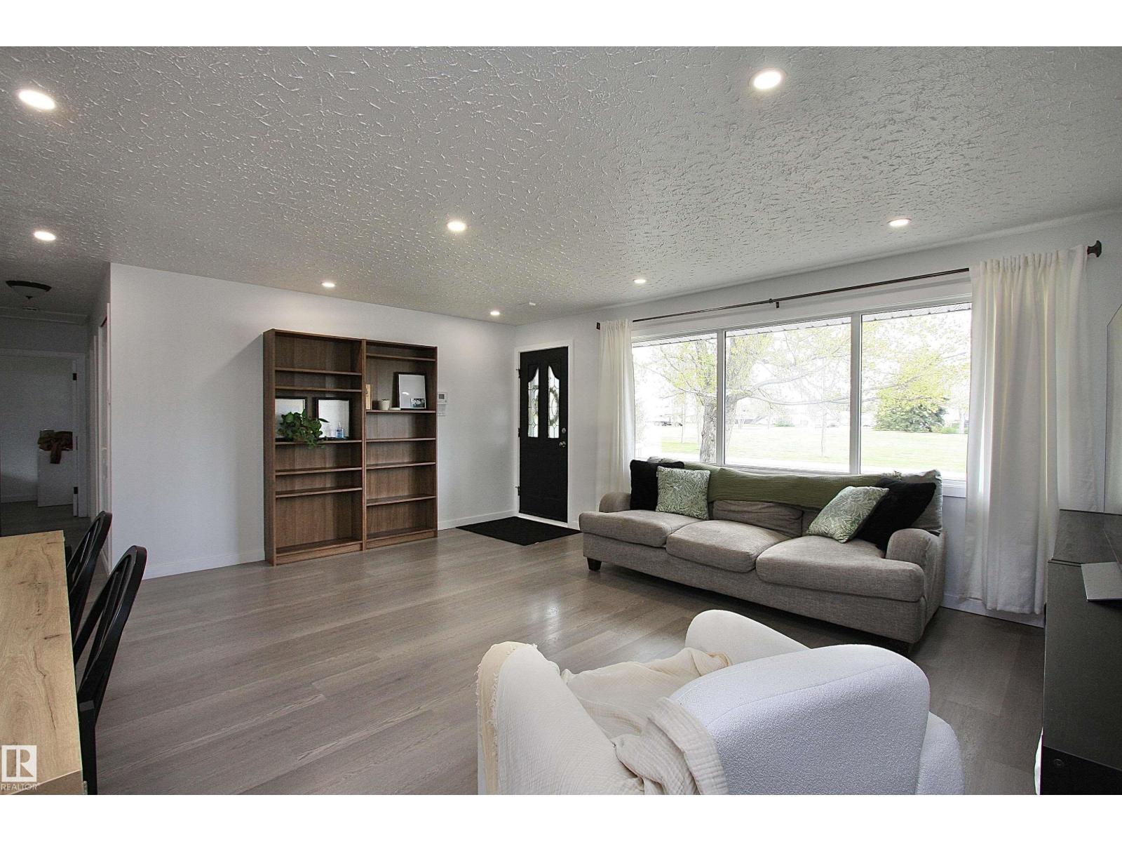 13312 137 ST NW - 13