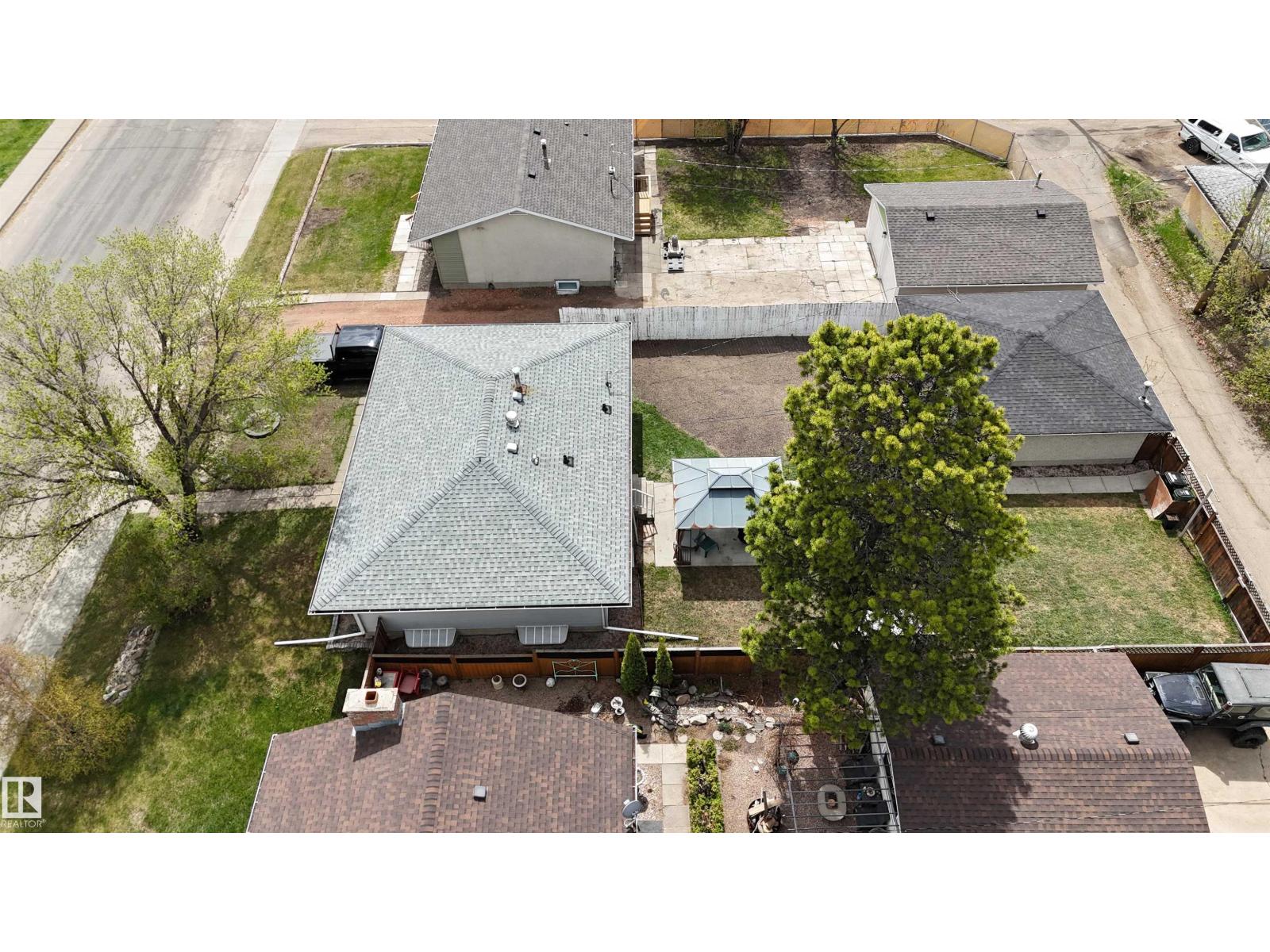 13312 137 ST NW - 35
