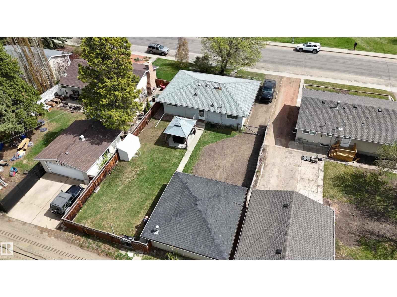 13312 137 ST NW - 32