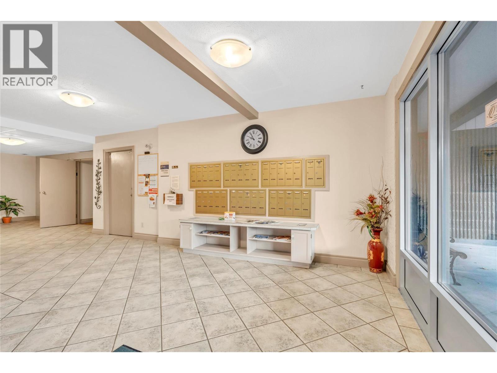 201 262 Kinney Avenue, Penticton
