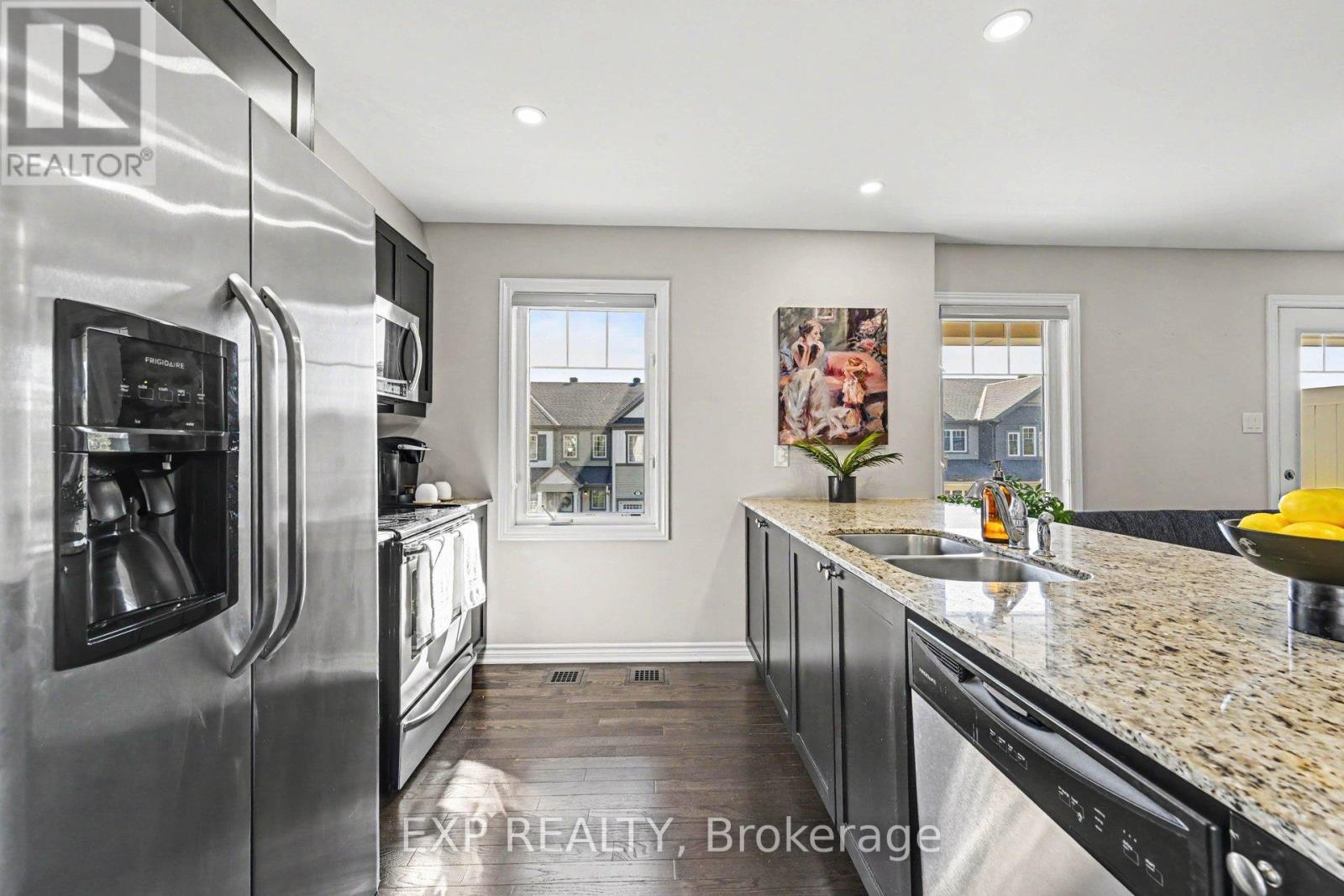 28 STREAMBANK STREET - 15