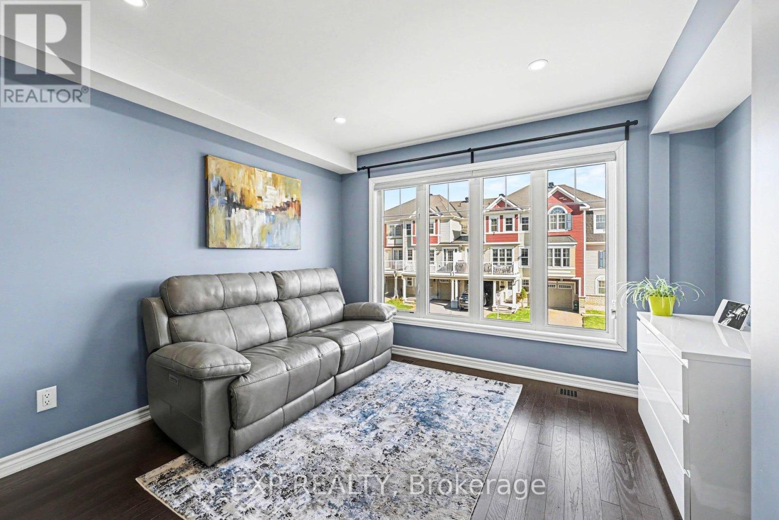 2 Bed, 3 Bath House for Sale in Ottawa – 28 STREAMBANK STREET, Ottawa – MLS# X13168068 - Image 17