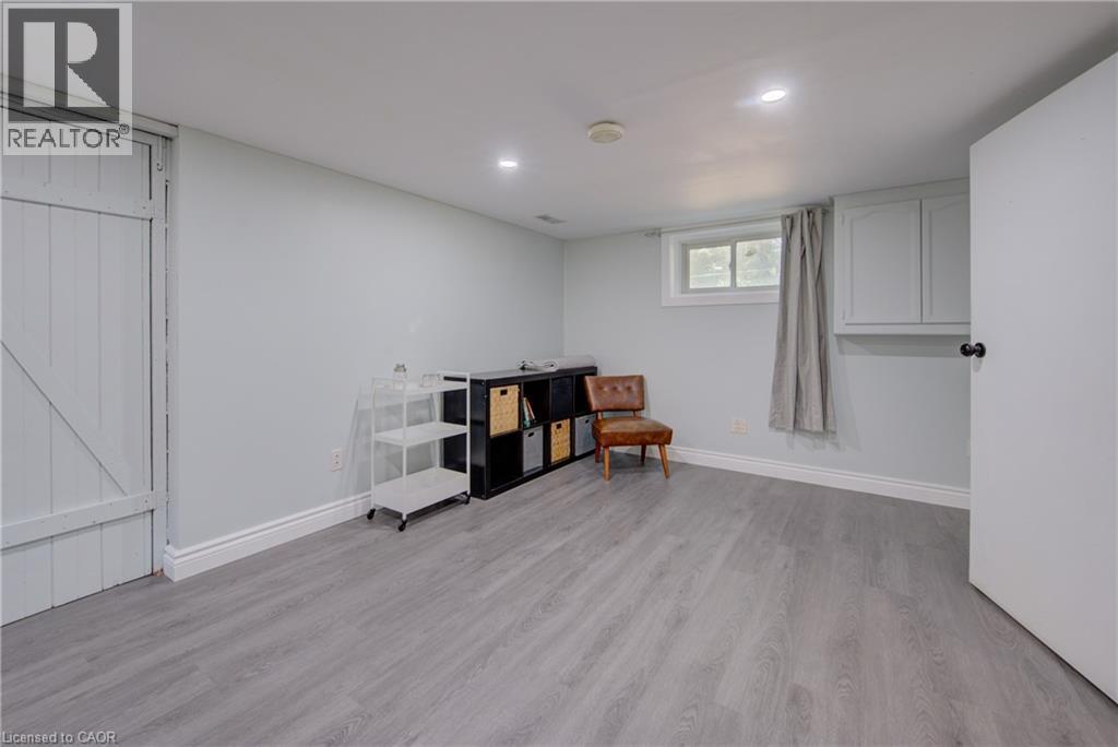17 DANIEL Avenue - 33