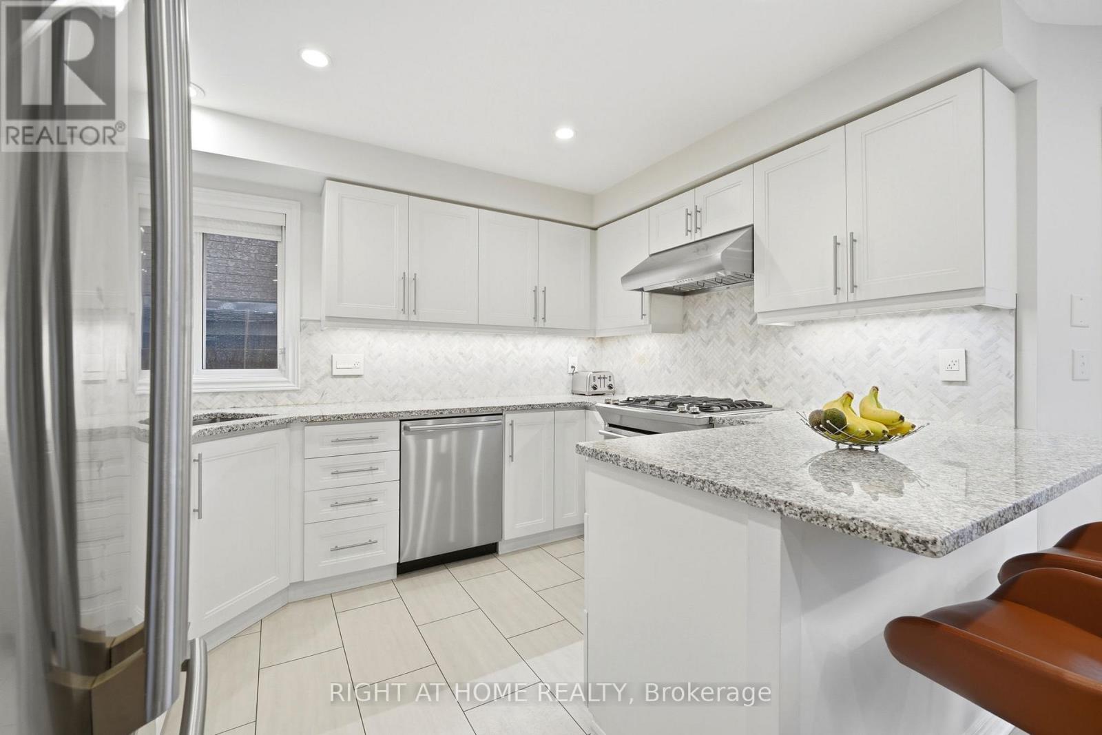 16 MCNEILAGE COURT - 11
