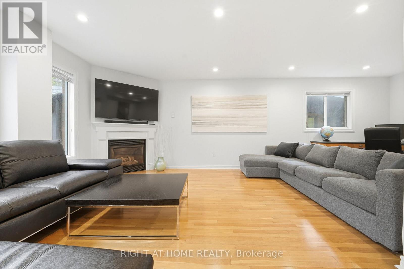 16 MCNEILAGE COURT - 17