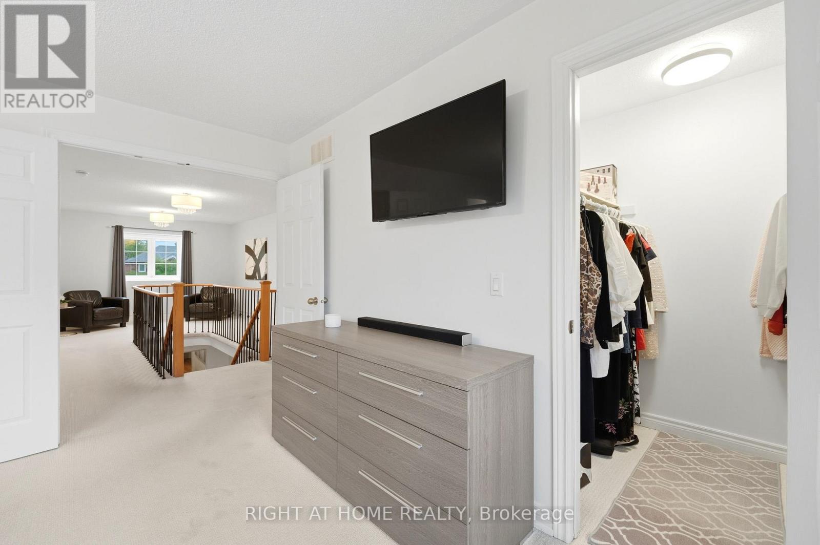 16 MCNEILAGE COURT - 25