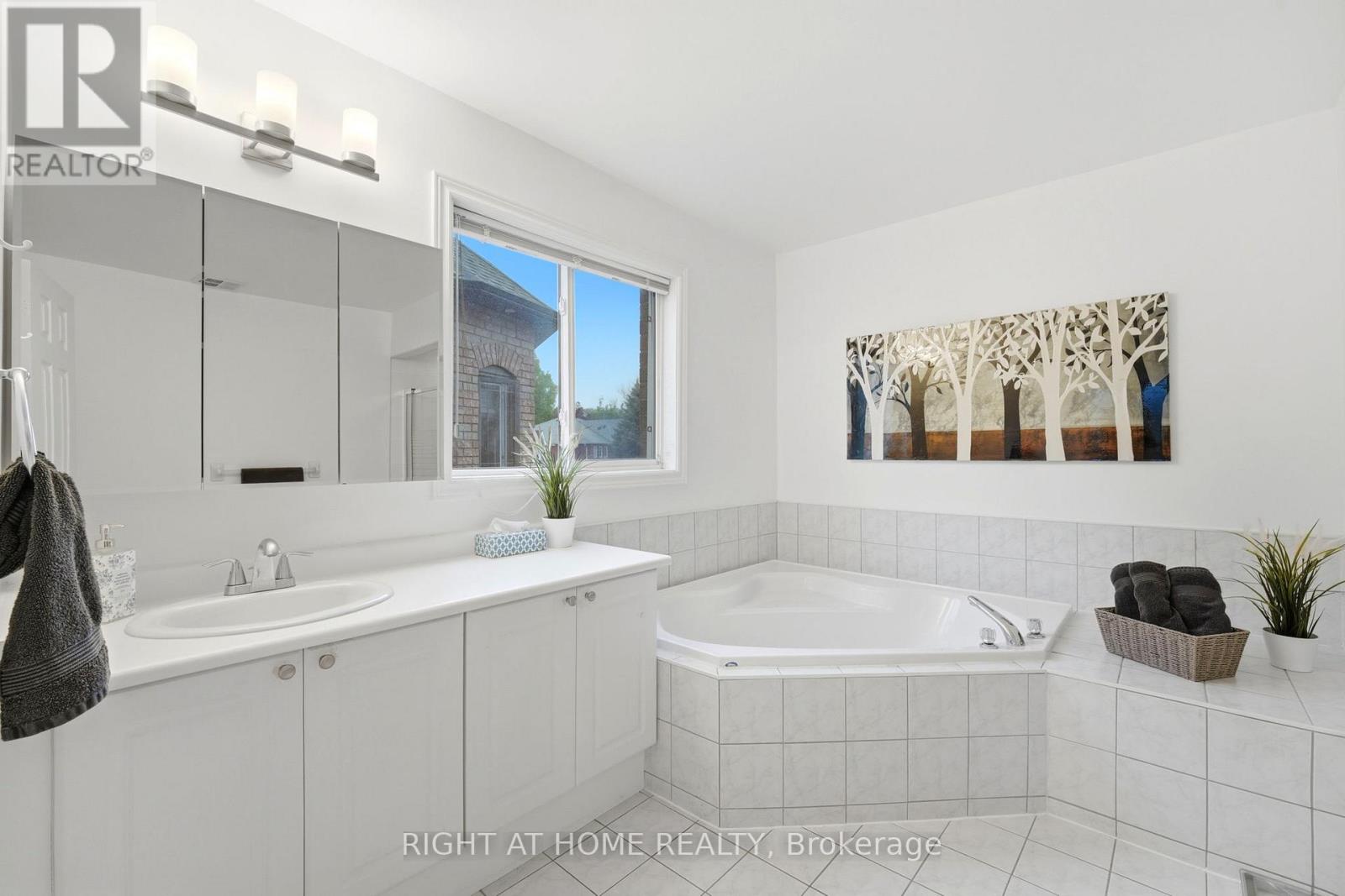 16 MCNEILAGE COURT - 26