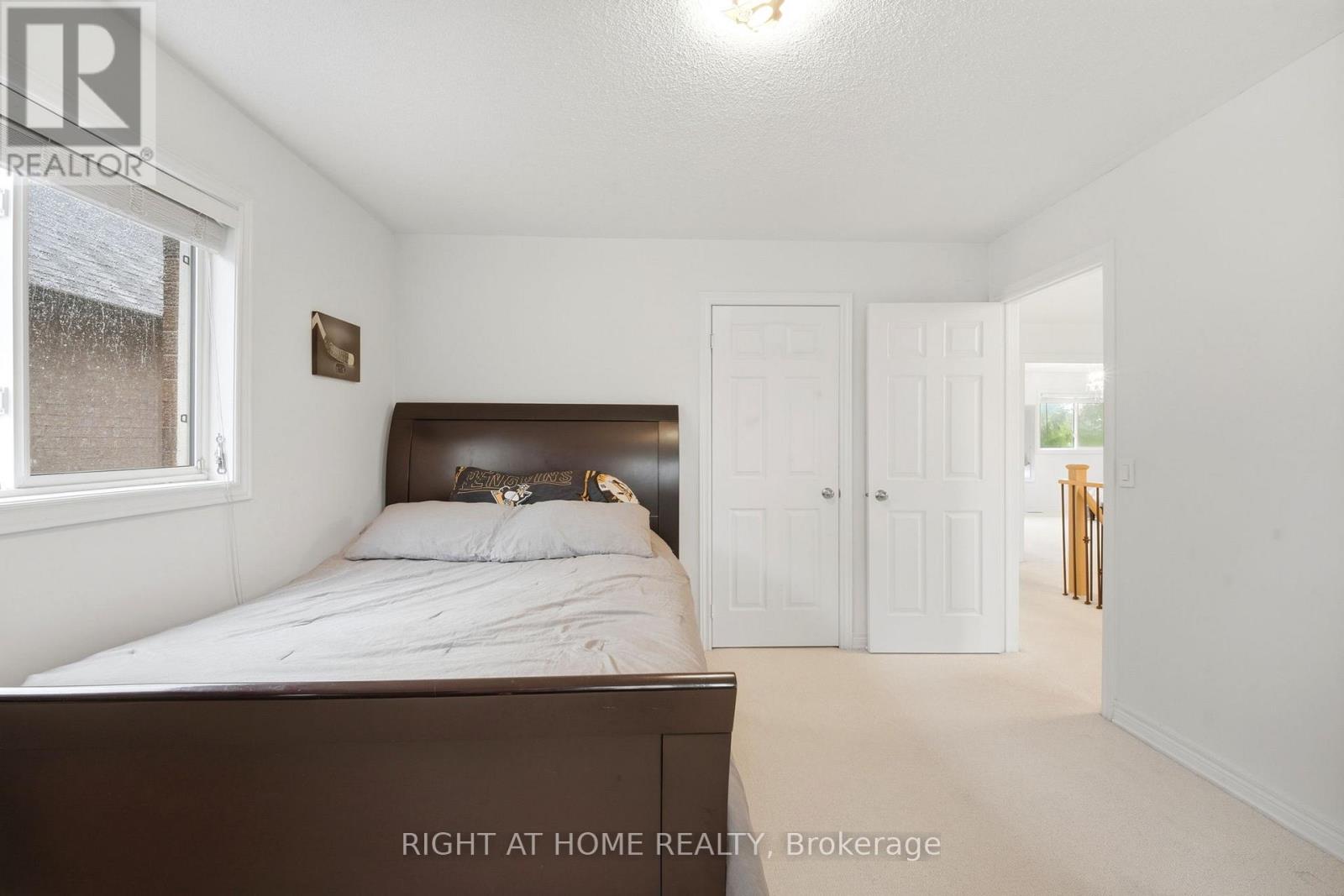 16 MCNEILAGE COURT - 32