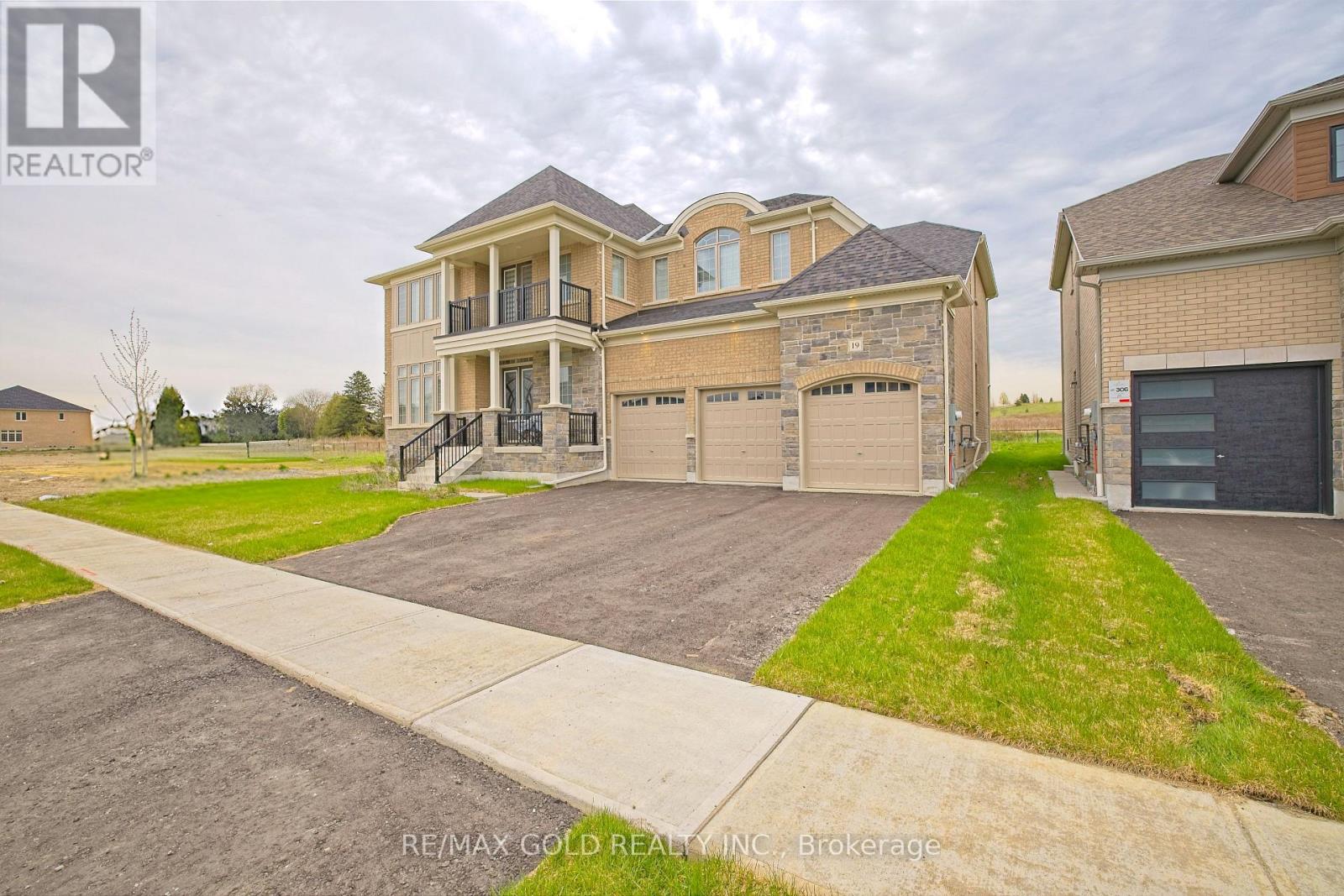 19 MARIGOLD BOULEVARD - 2
