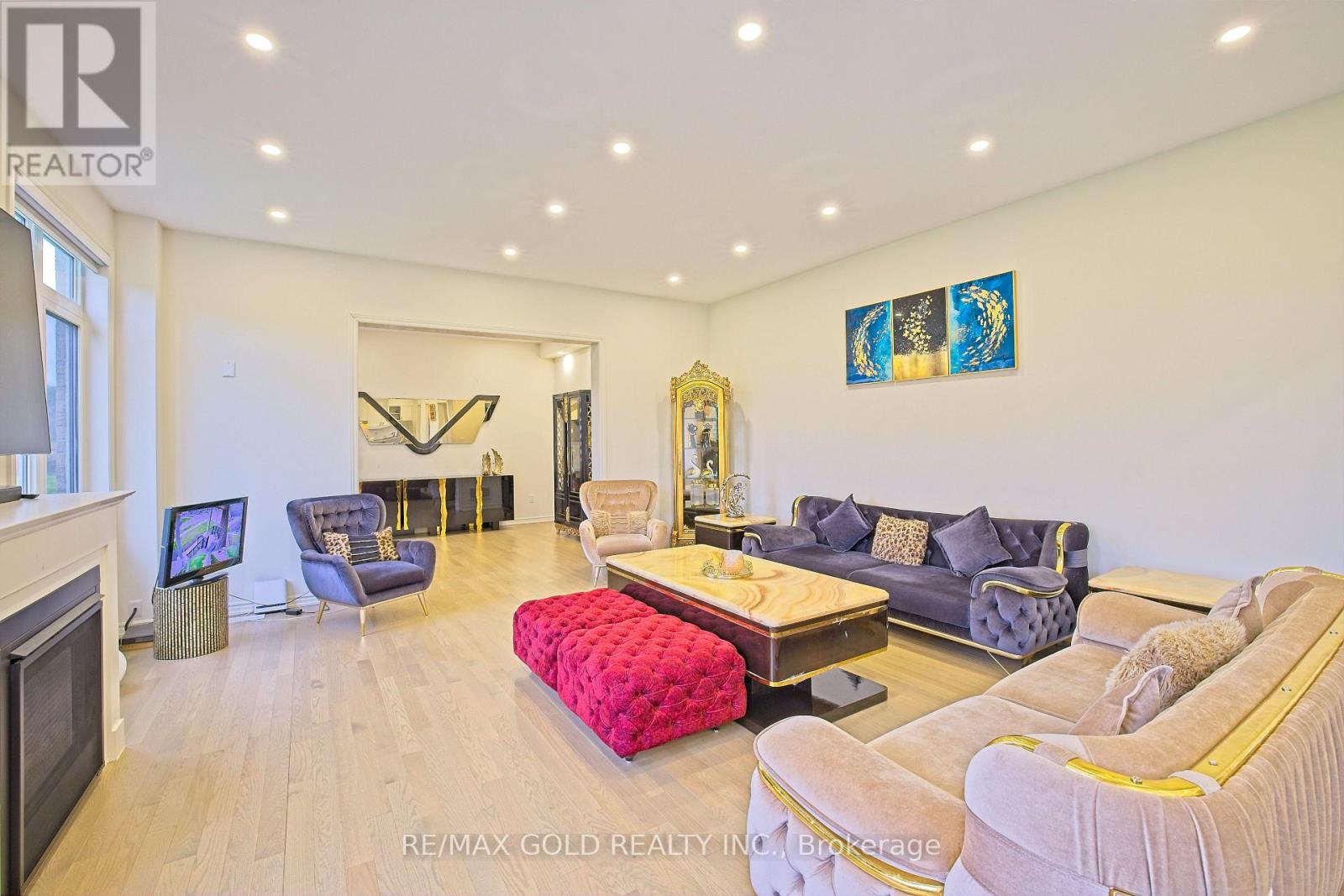 19 MARIGOLD BOULEVARD - 21