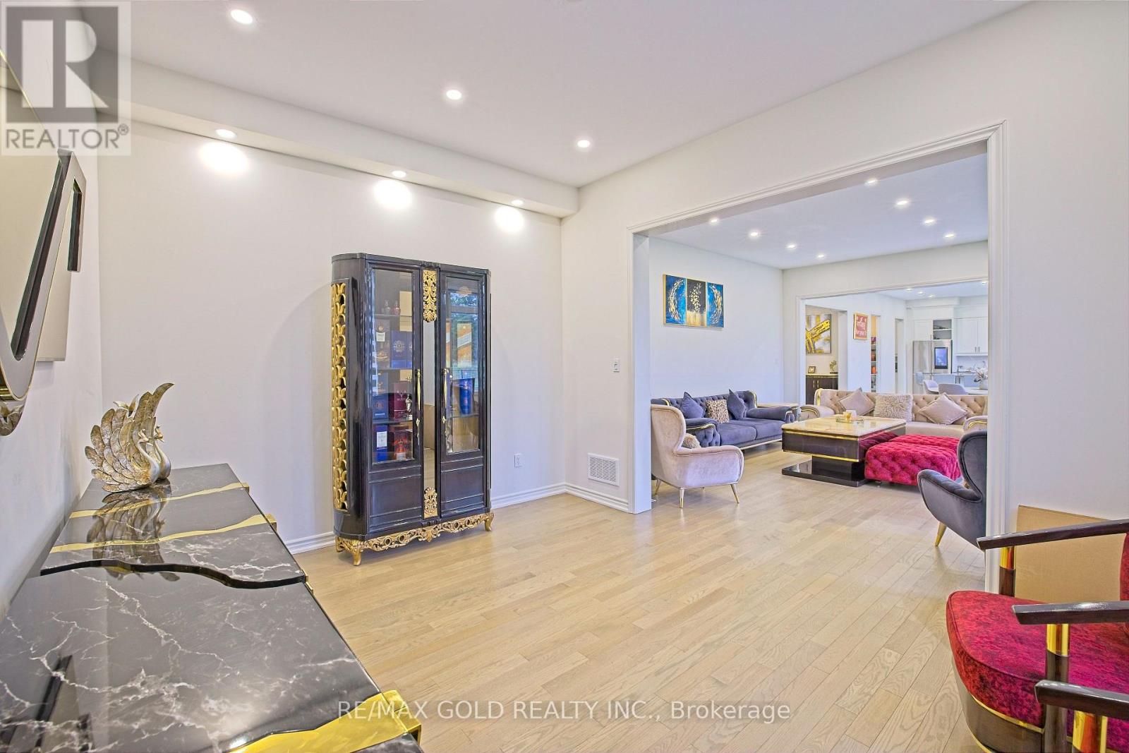 19 MARIGOLD BOULEVARD - 24