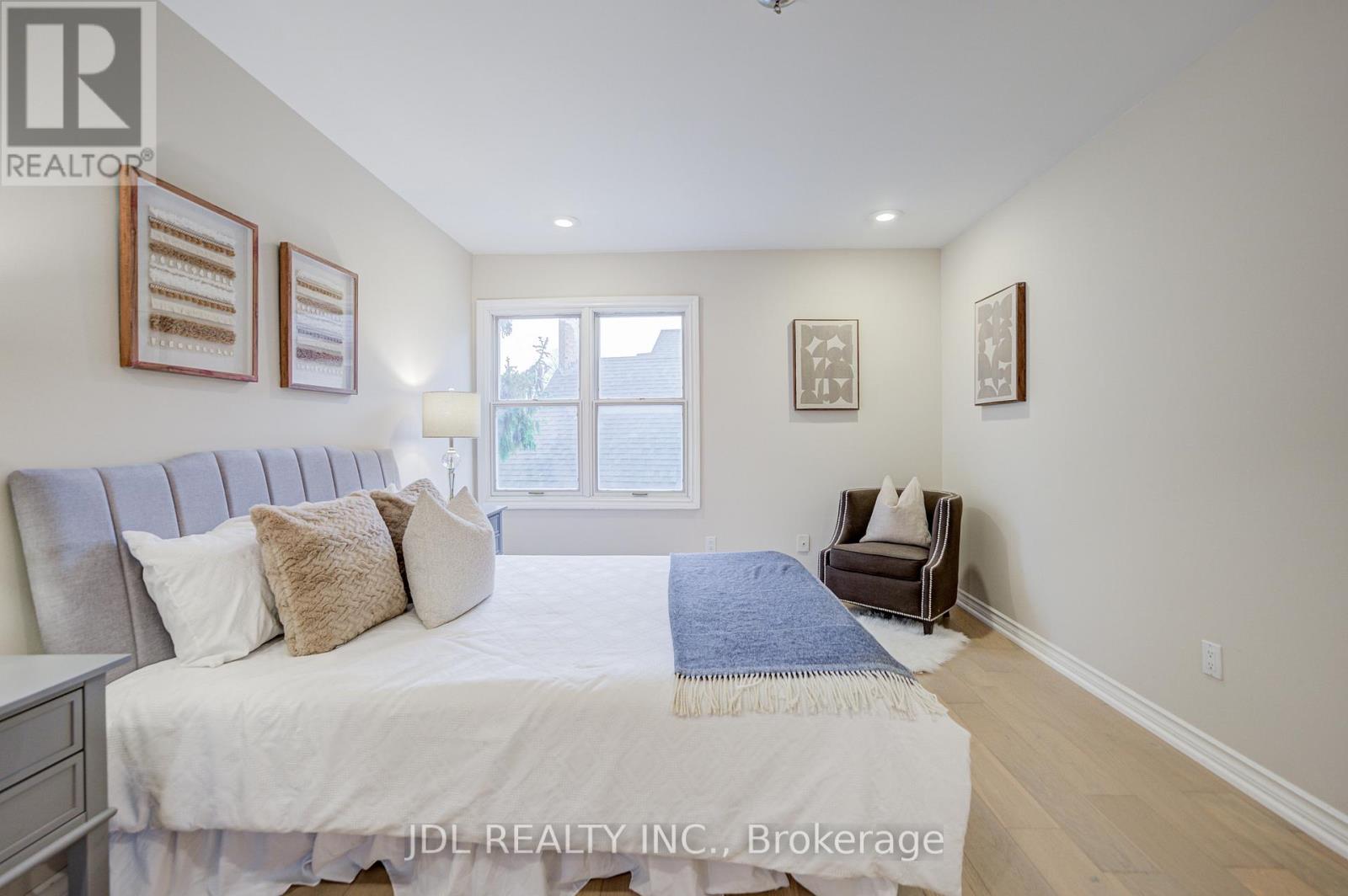 22 HILLHOLM BOULEVARD - 37