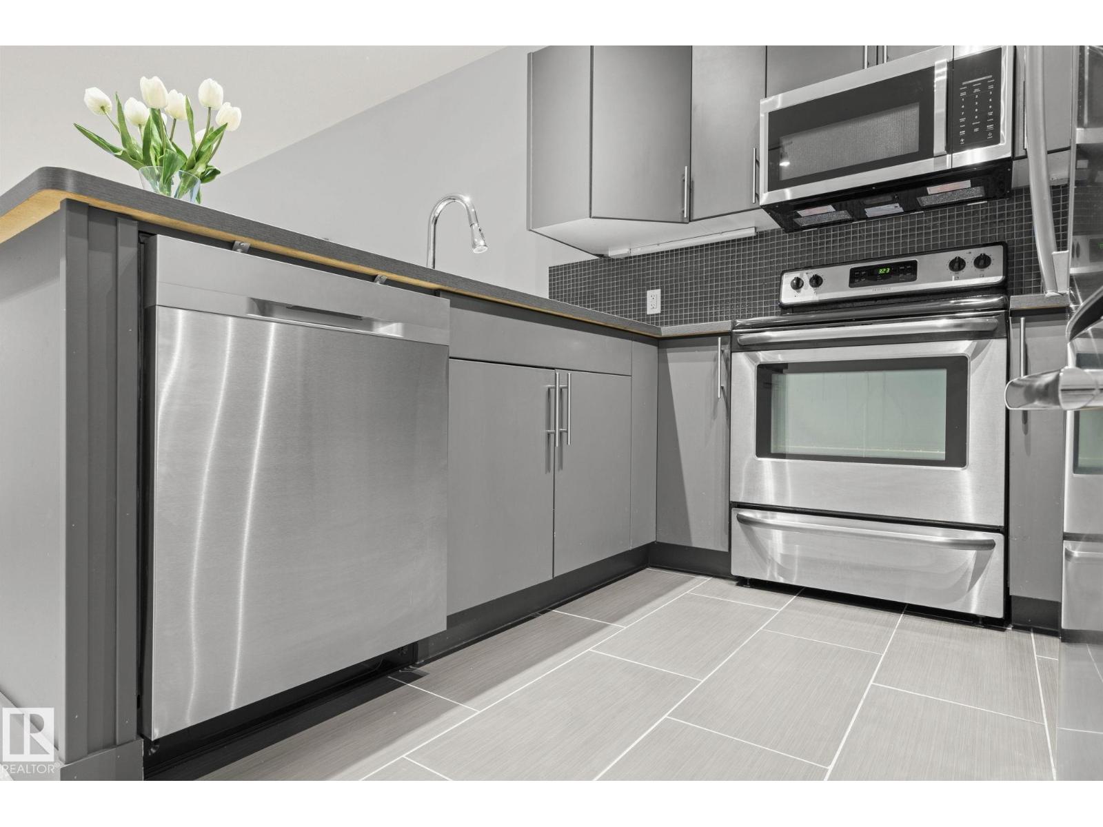 #306 10611 117 ST NW - 4