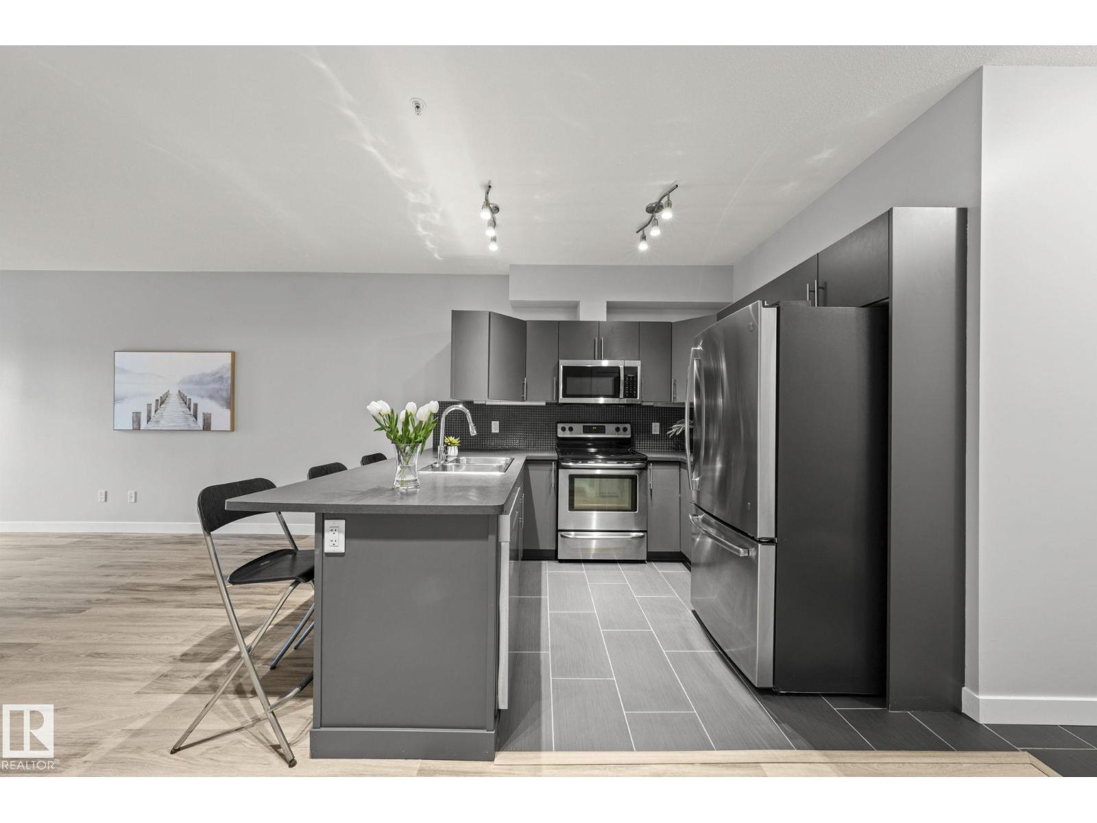 #306 10611 117 ST NW - 8