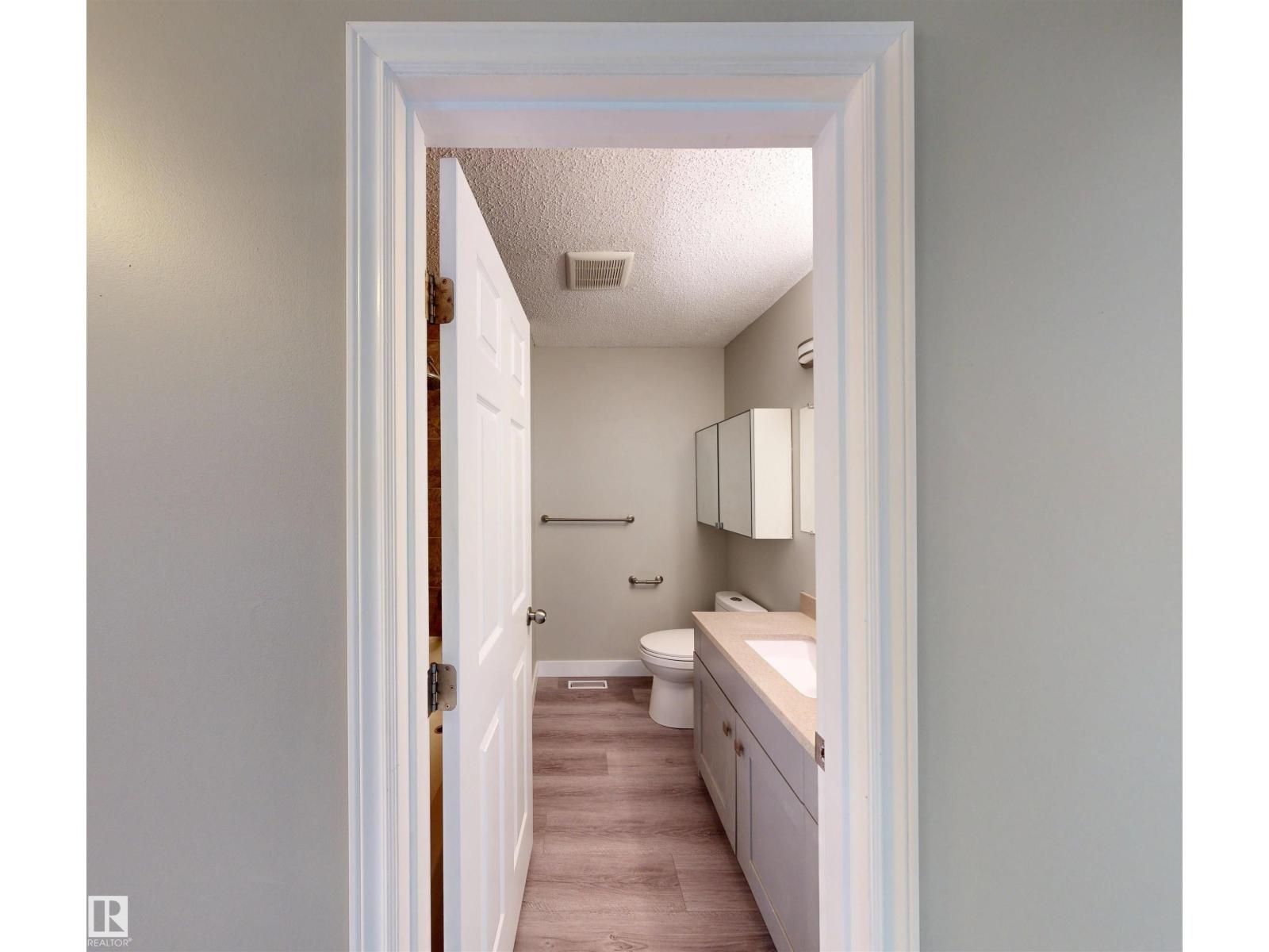 4243 74 ST NW - 11