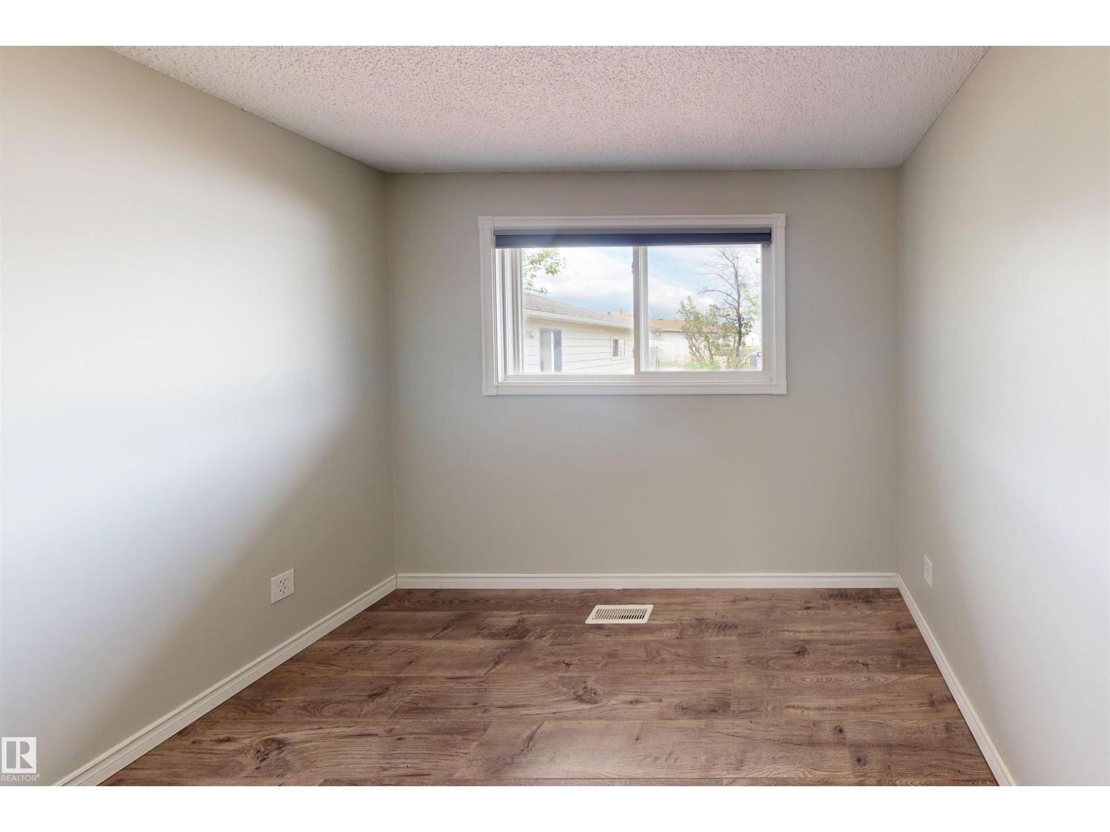 4243 74 ST NW - 20