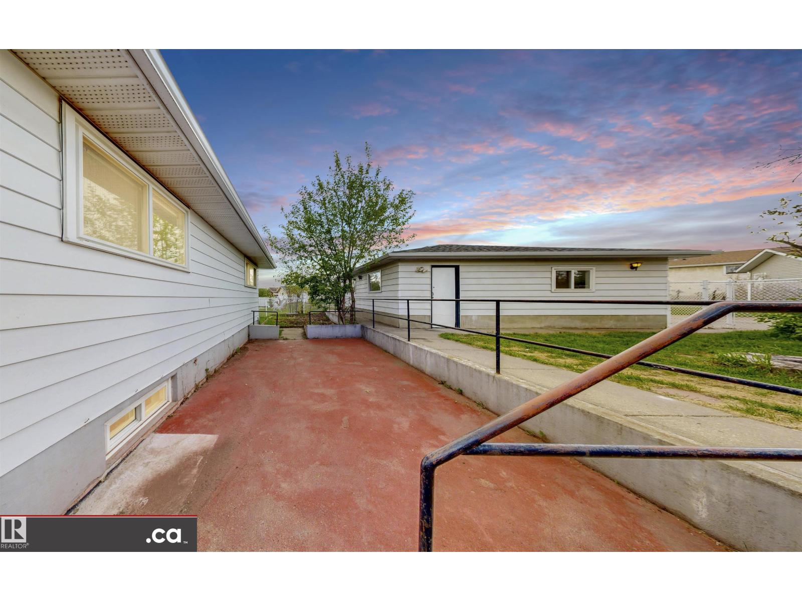 4243 74 ST NW - 41