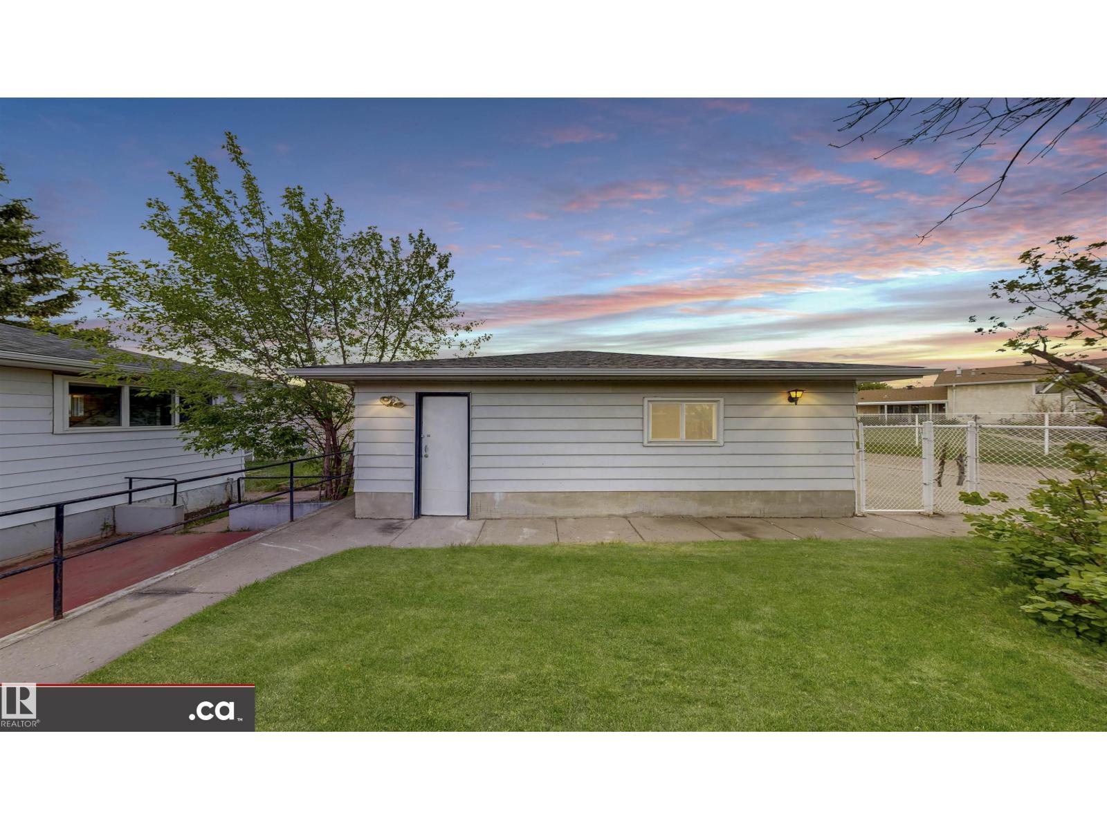 4243 74 ST NW - 43