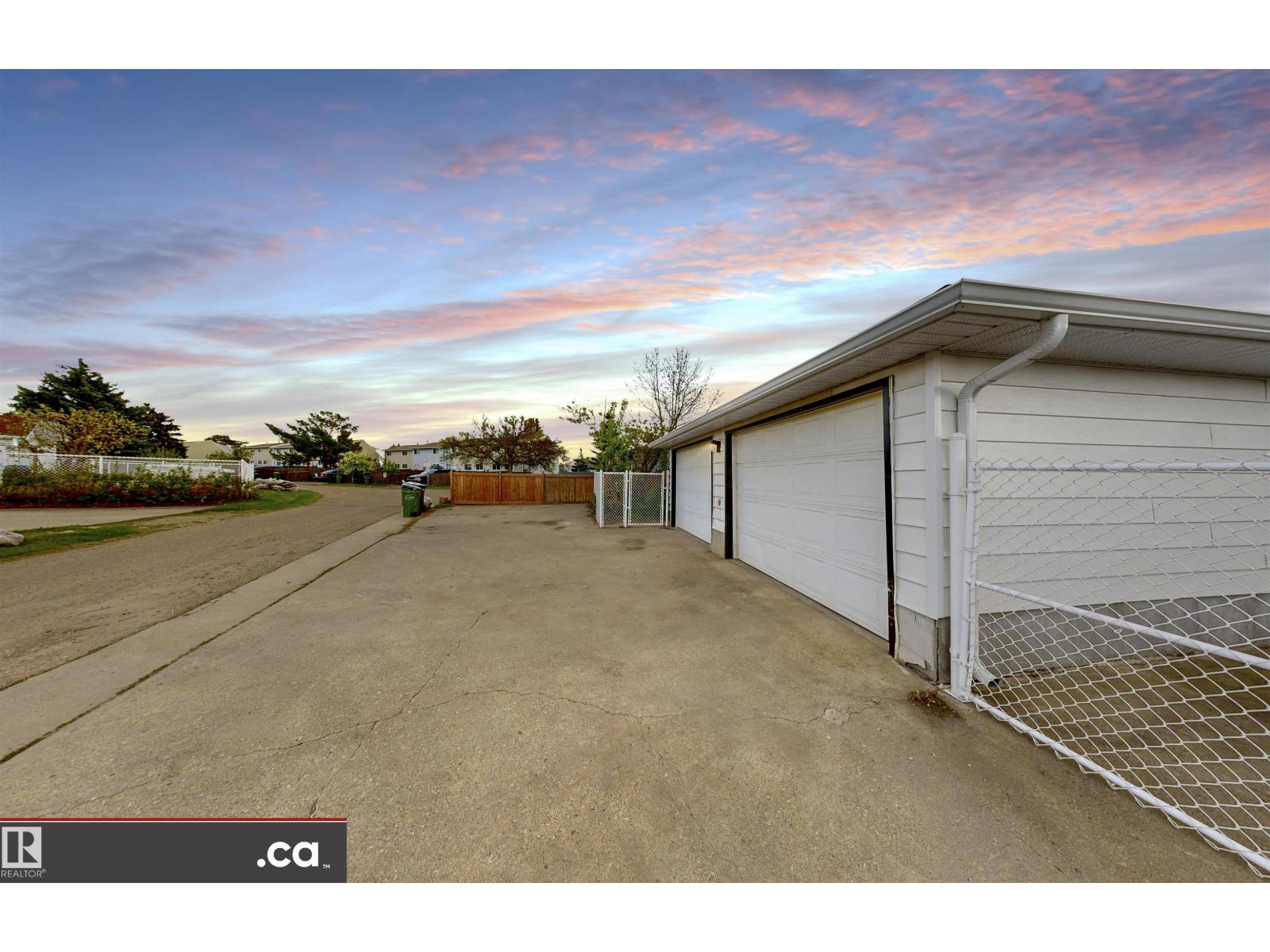 4243 74 ST NW - 48