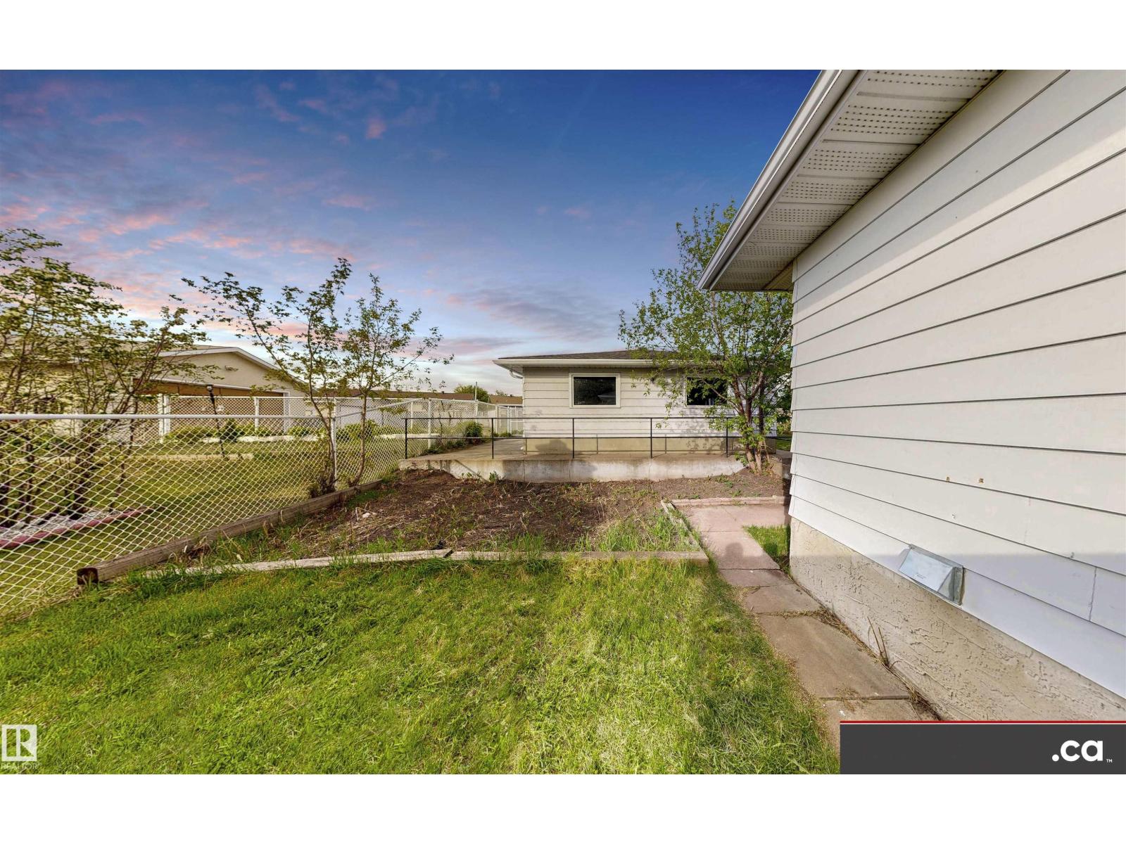 4243 74 ST NW - 51