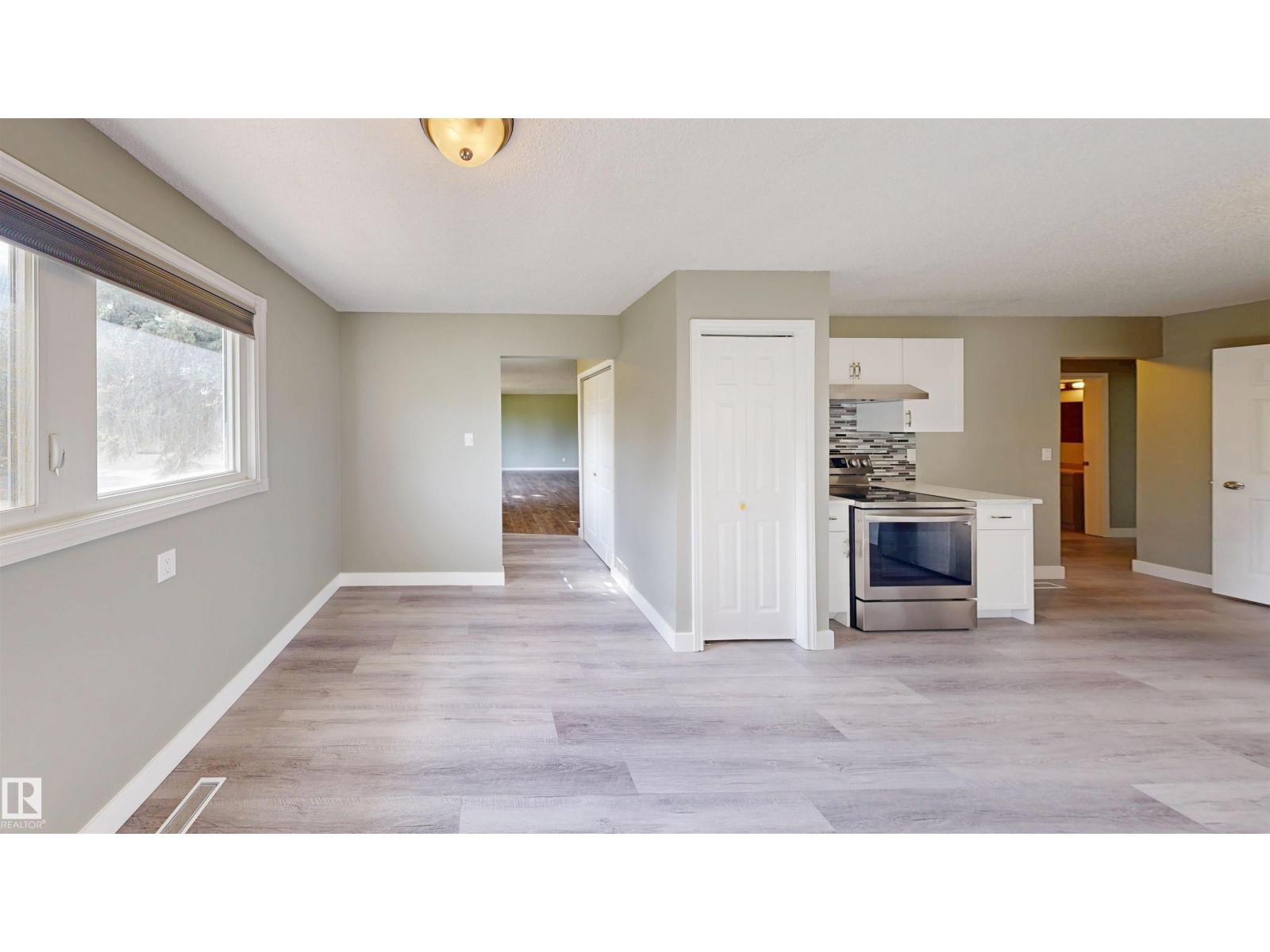 4243 74 ST NW - 9