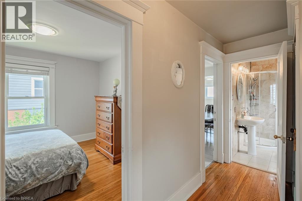110 ARTHUR Street - 21