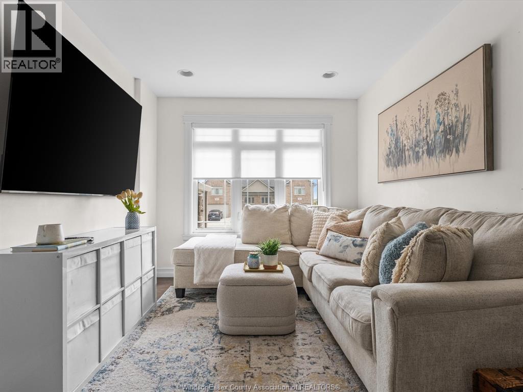 210 Adams AVENUE - 10