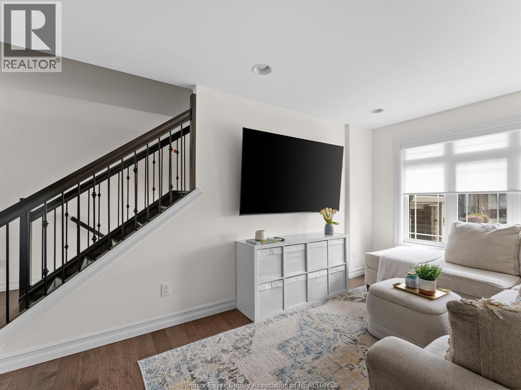 210 Adams AVENUE - 11