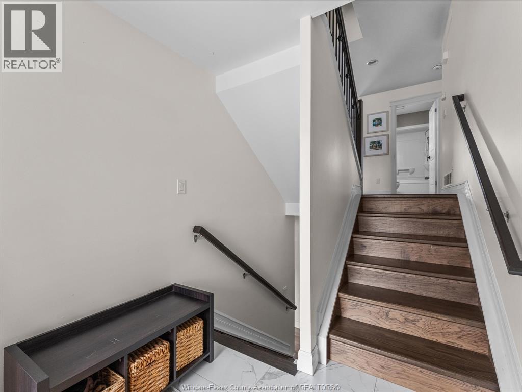 210 Adams AVENUE - 2